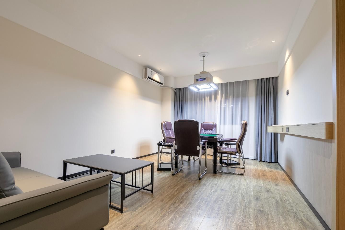 Dossen - Executive Suite