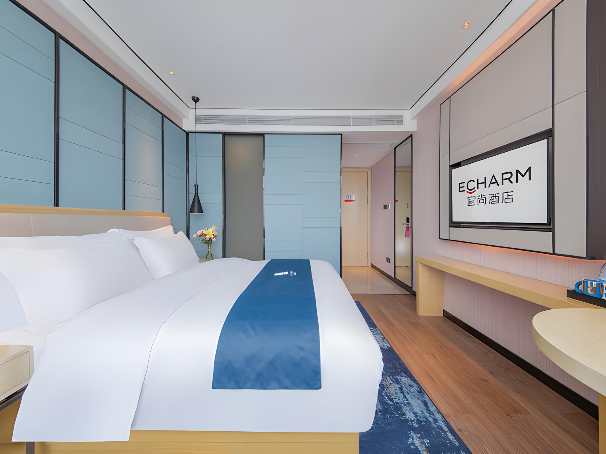 Dossen - Bed Room with Lake View