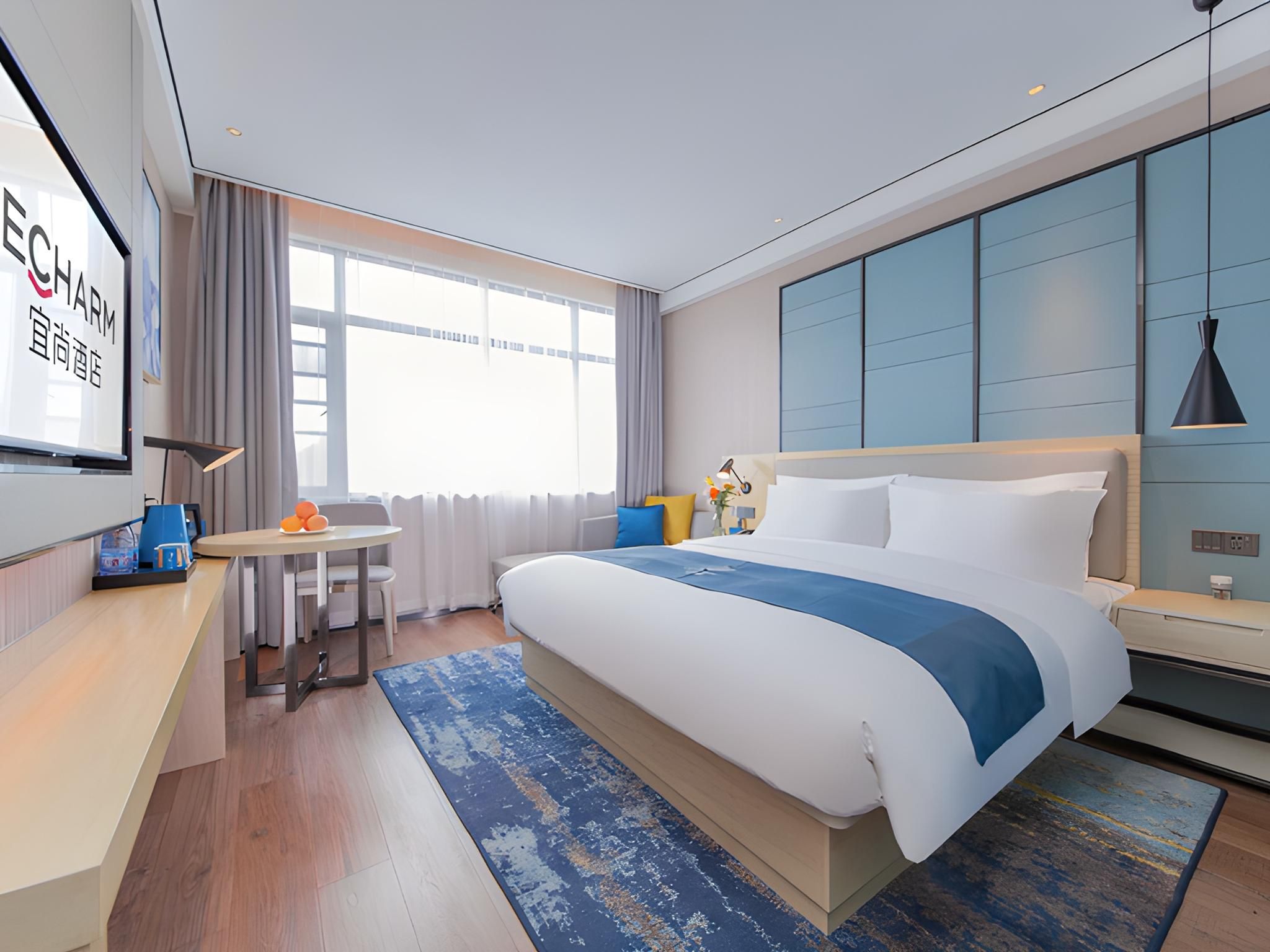 Dossen - Bed Room with Lake View