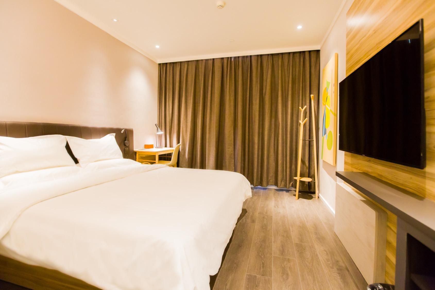 Huazhu - Room With Bed