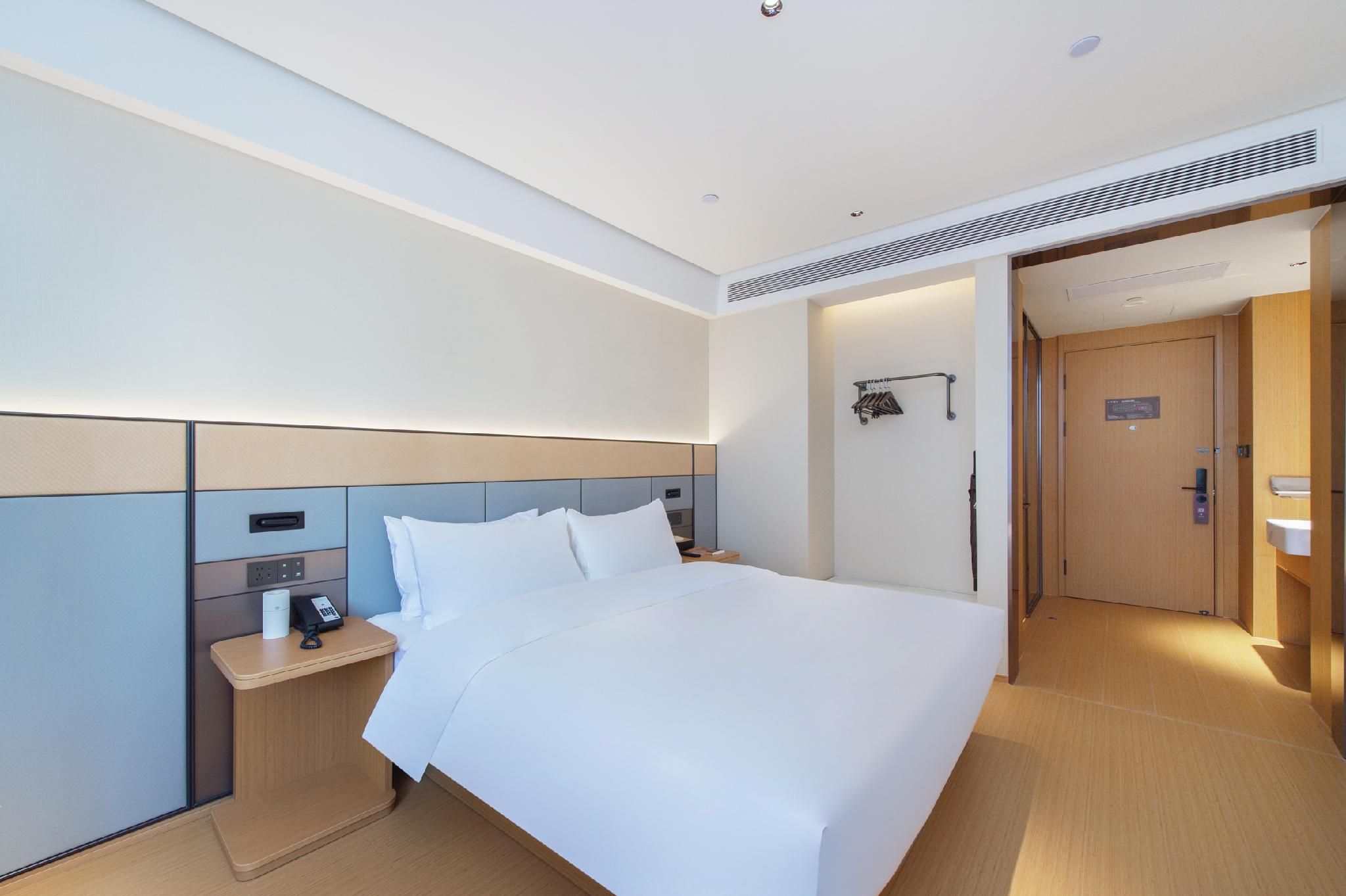 Huazhu - Superior BedRoom