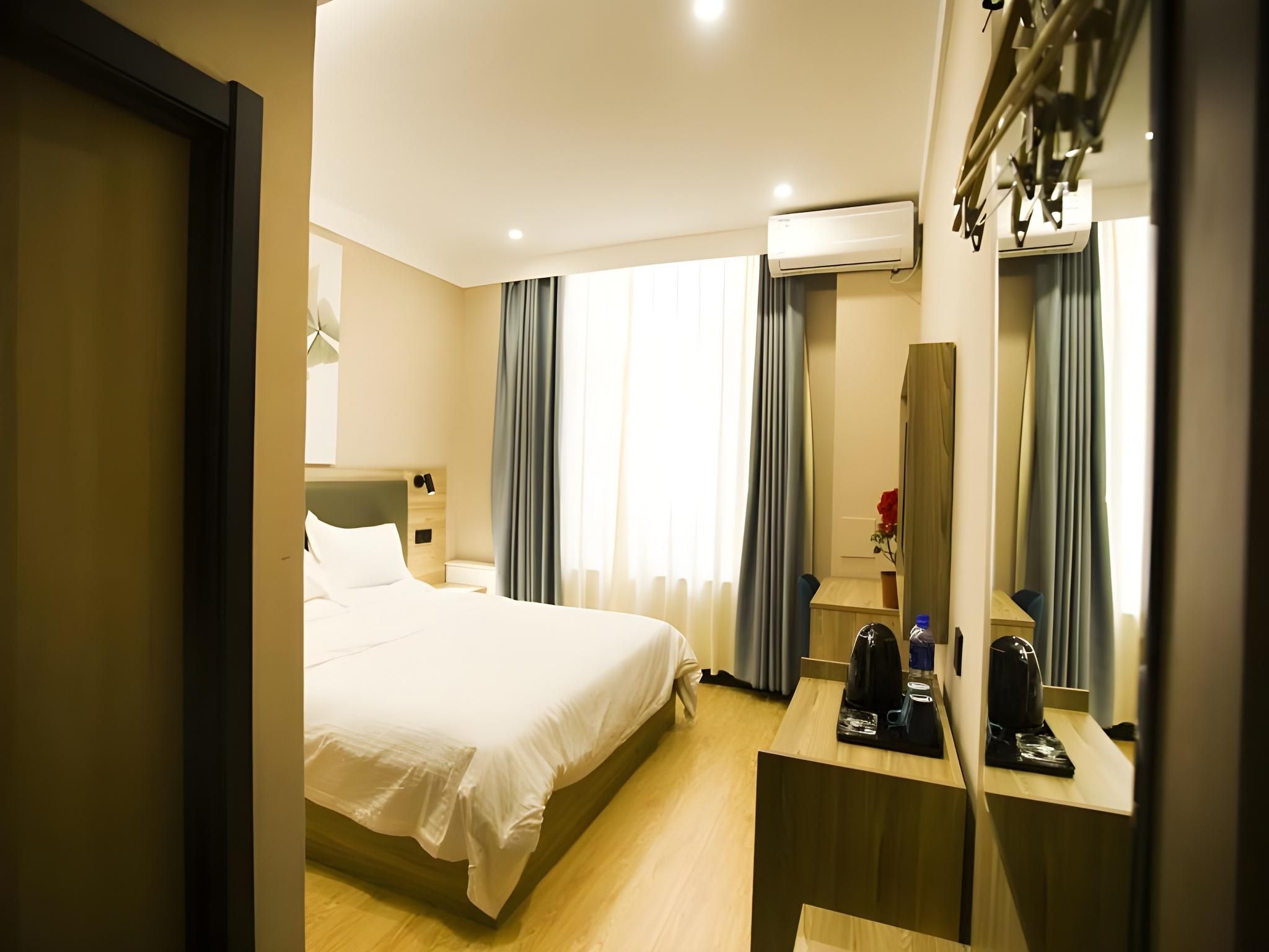 Hotel Queen Room