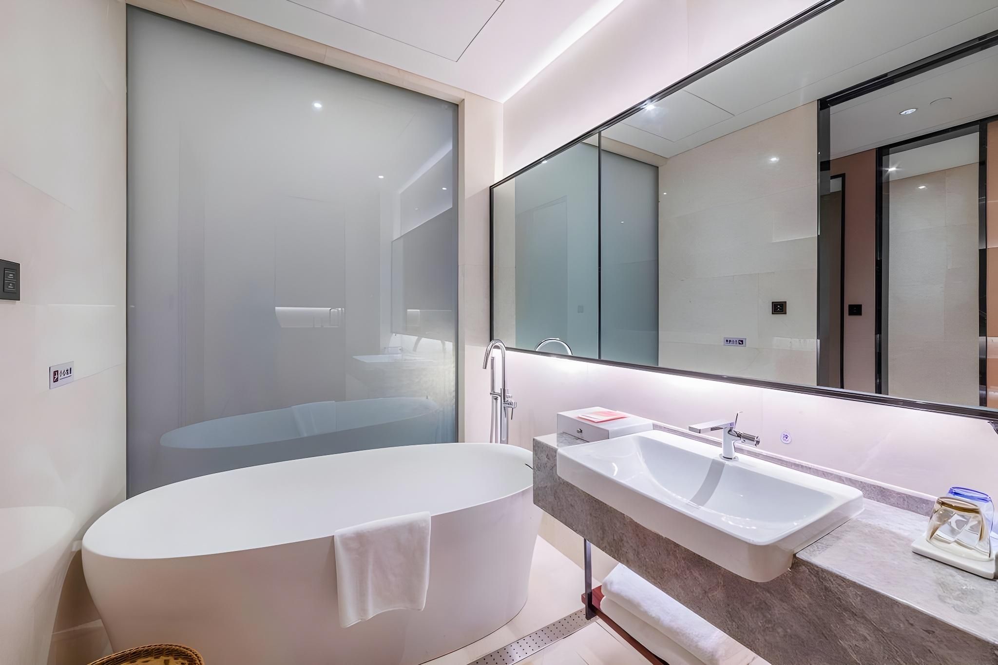 Premier River-View Queen Room