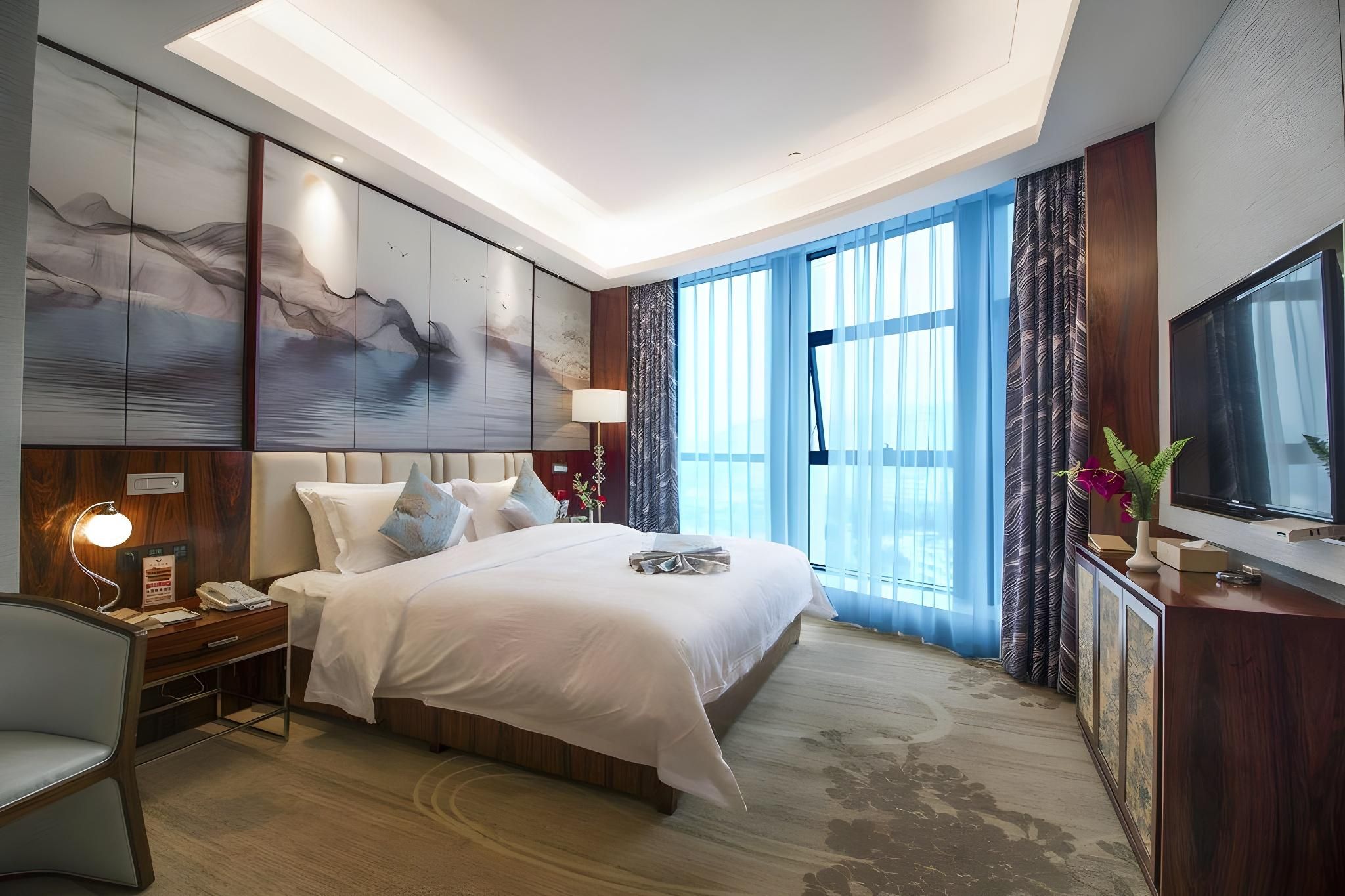 Boutique River-View Queen Room