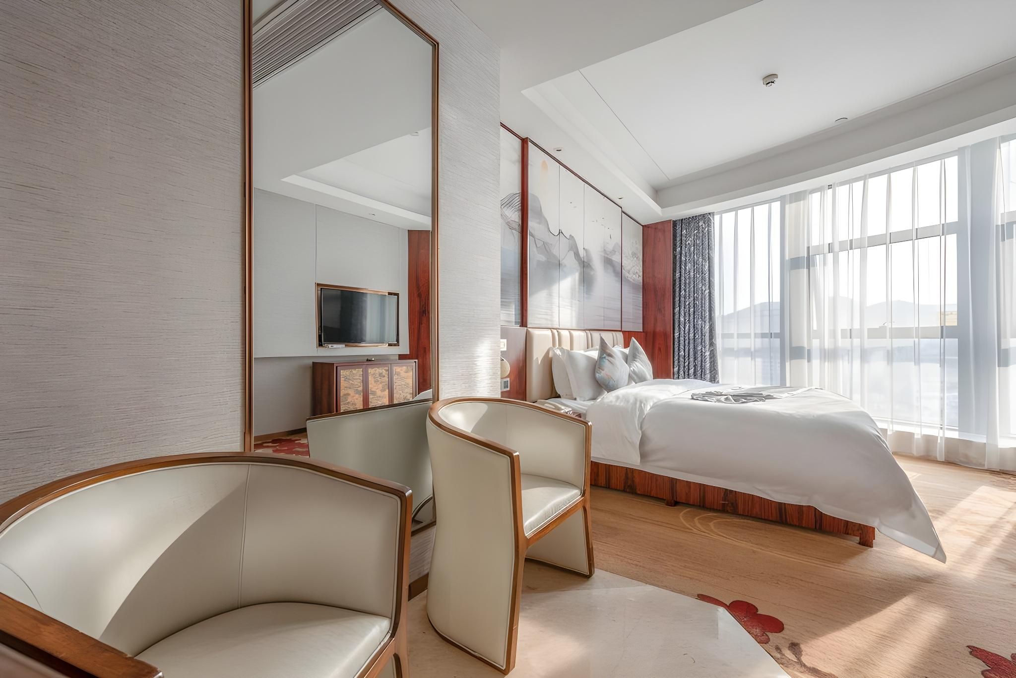 Boutique River-View Queen Room