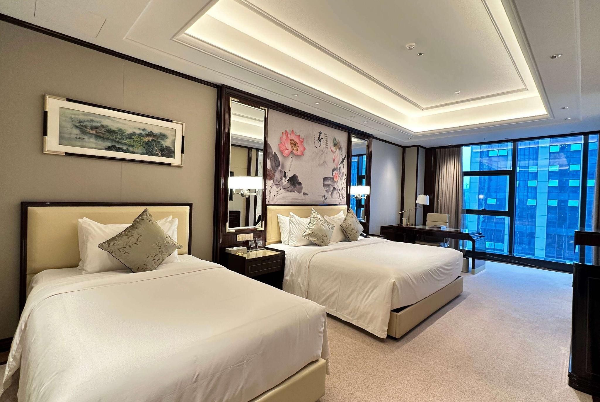 1 King Bed, 1.35 Small Bed, Family Room, Smoking