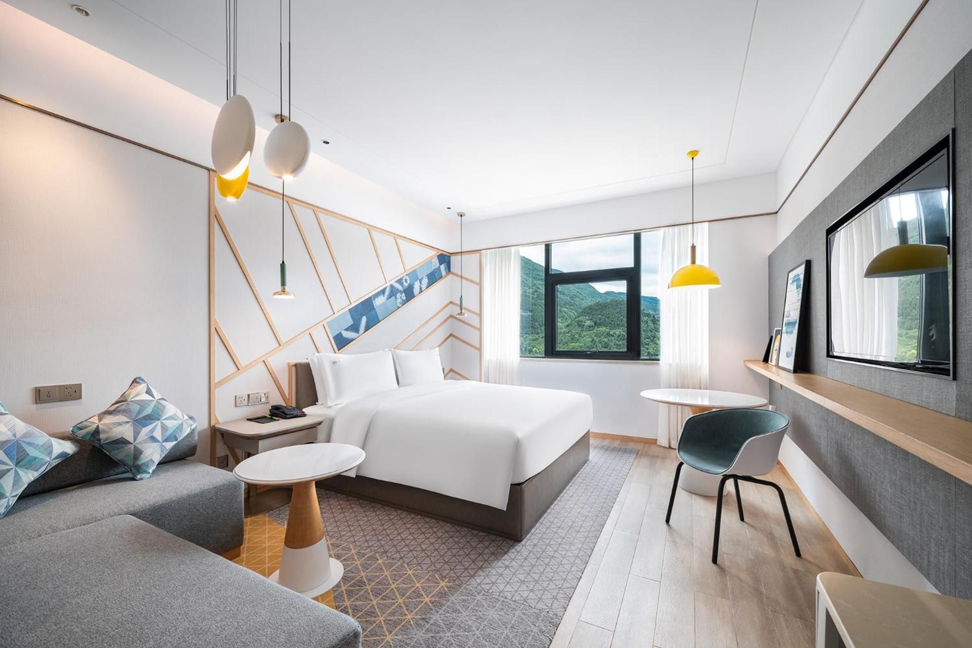 Holiday Inn Tongren Wanshan By IHG 1 King Standard Mountain View