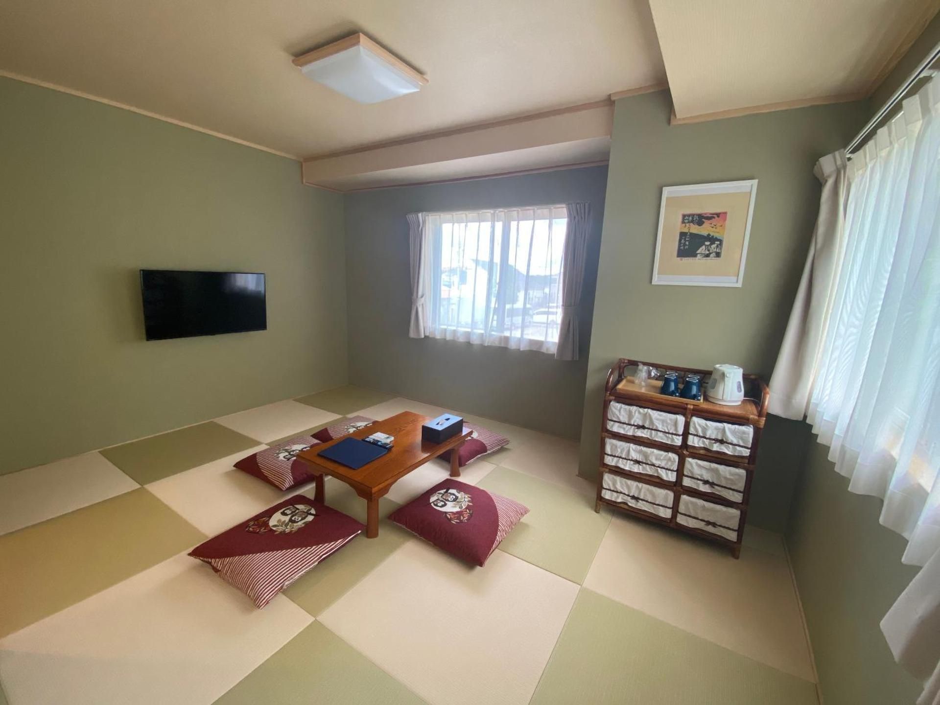Quadruple Room with Private Bathroom