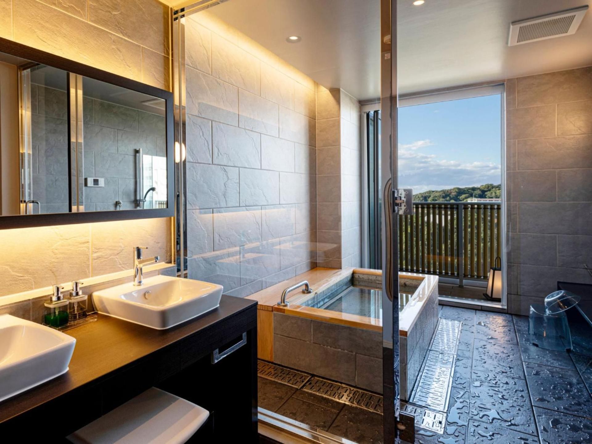 Deluxe Suite with Spa Bath