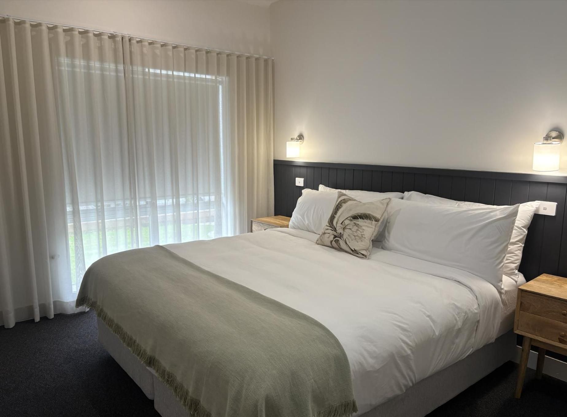 Deluxe King Suite
