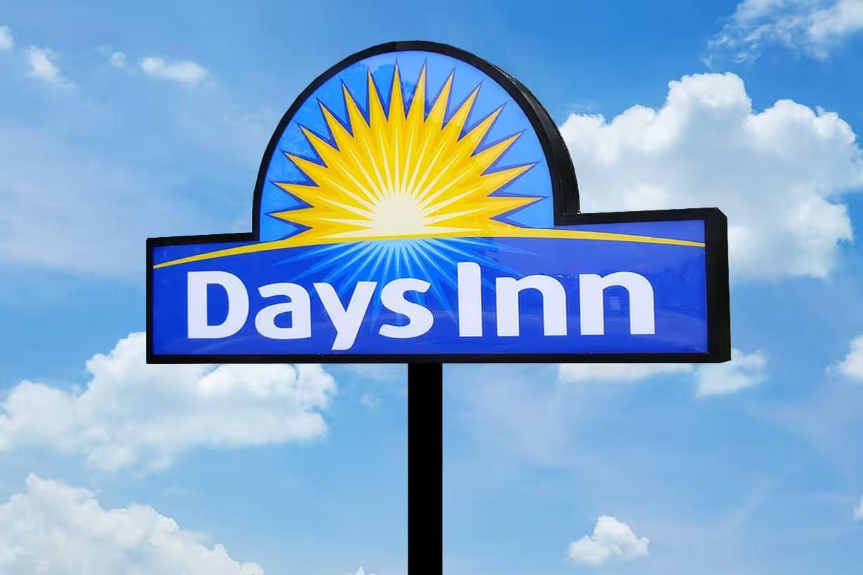 1 King Bed, Deluxe Room, Courtyard View, Non-Smoking
