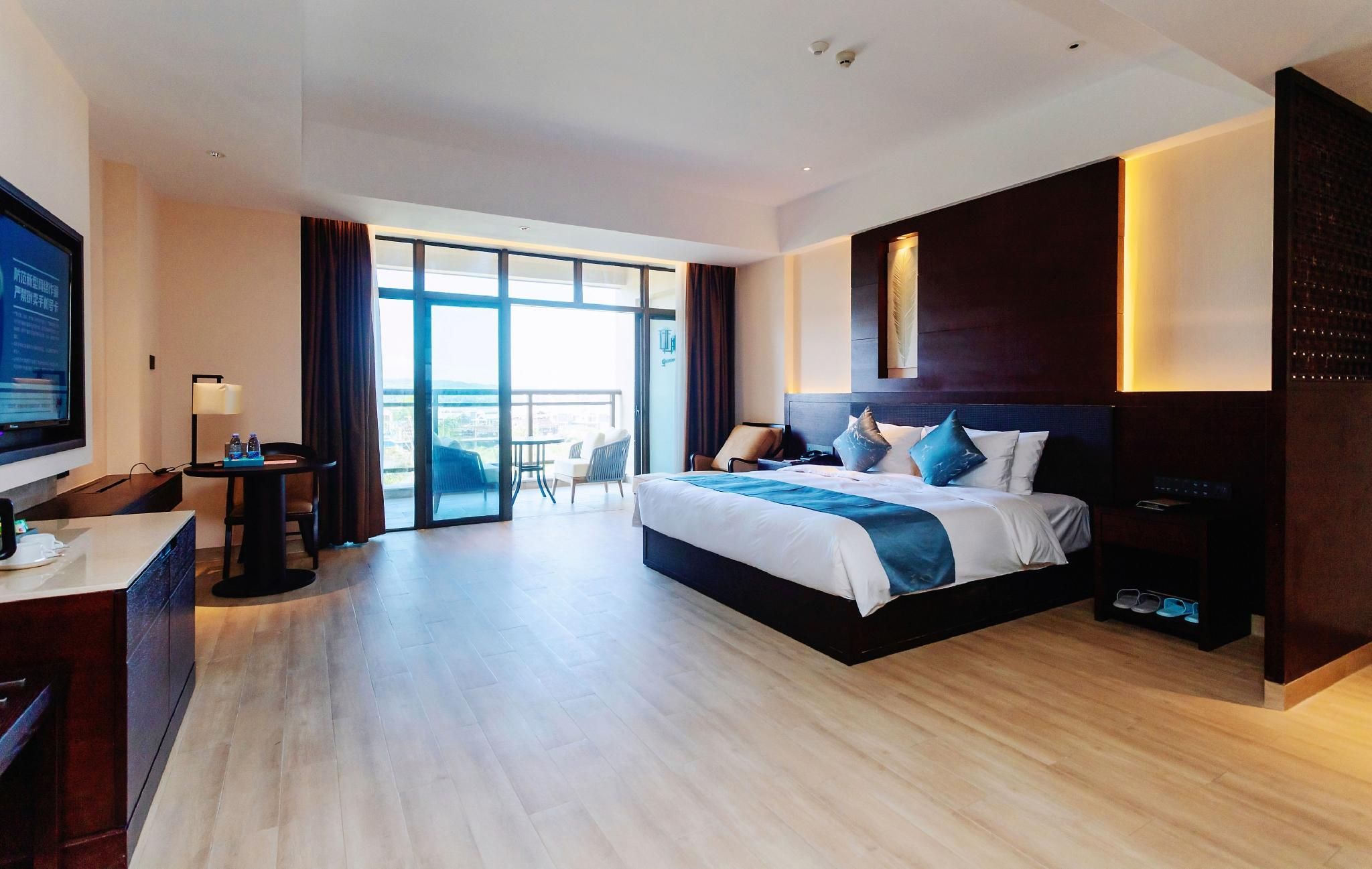 1 King Bed, Deluxe Room, Non-Smoking