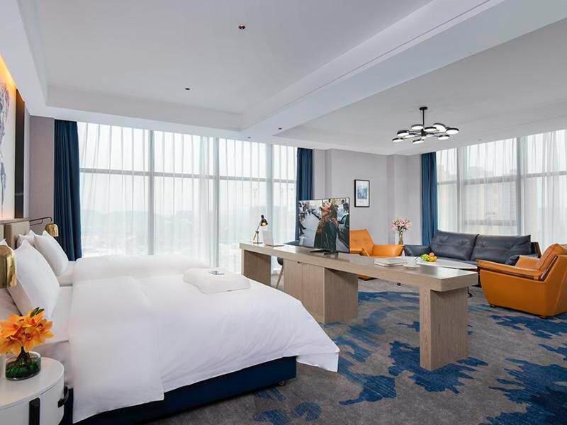 Honorable Suite