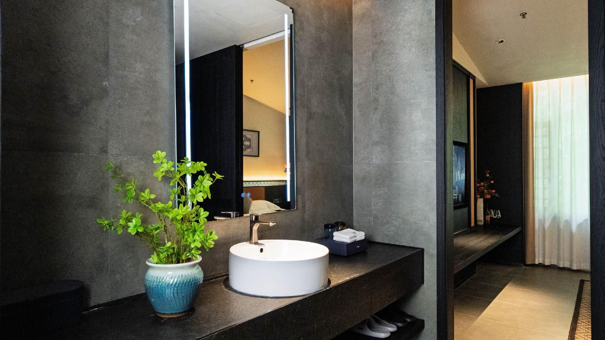 Silver Suite