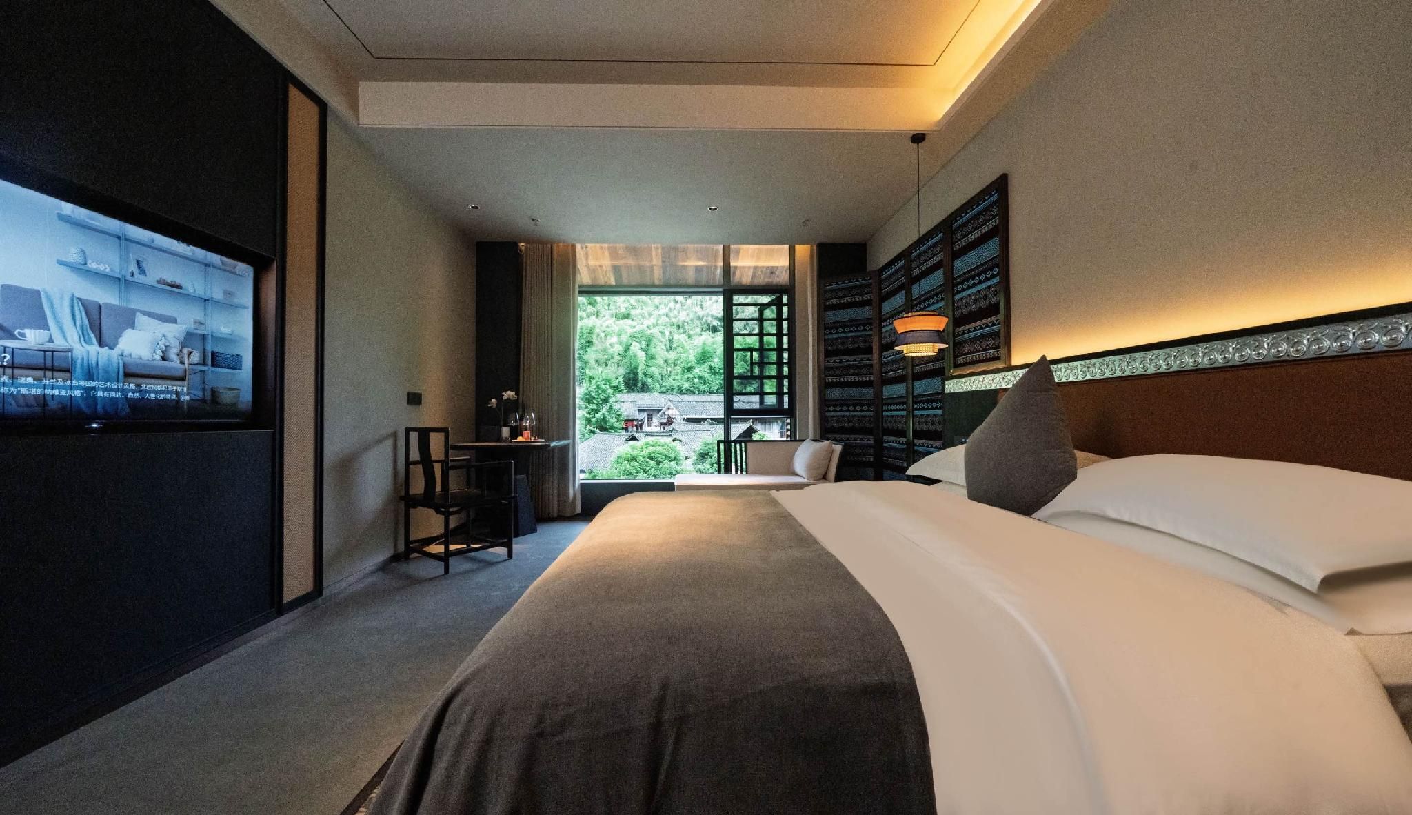 Guest House with King Bed