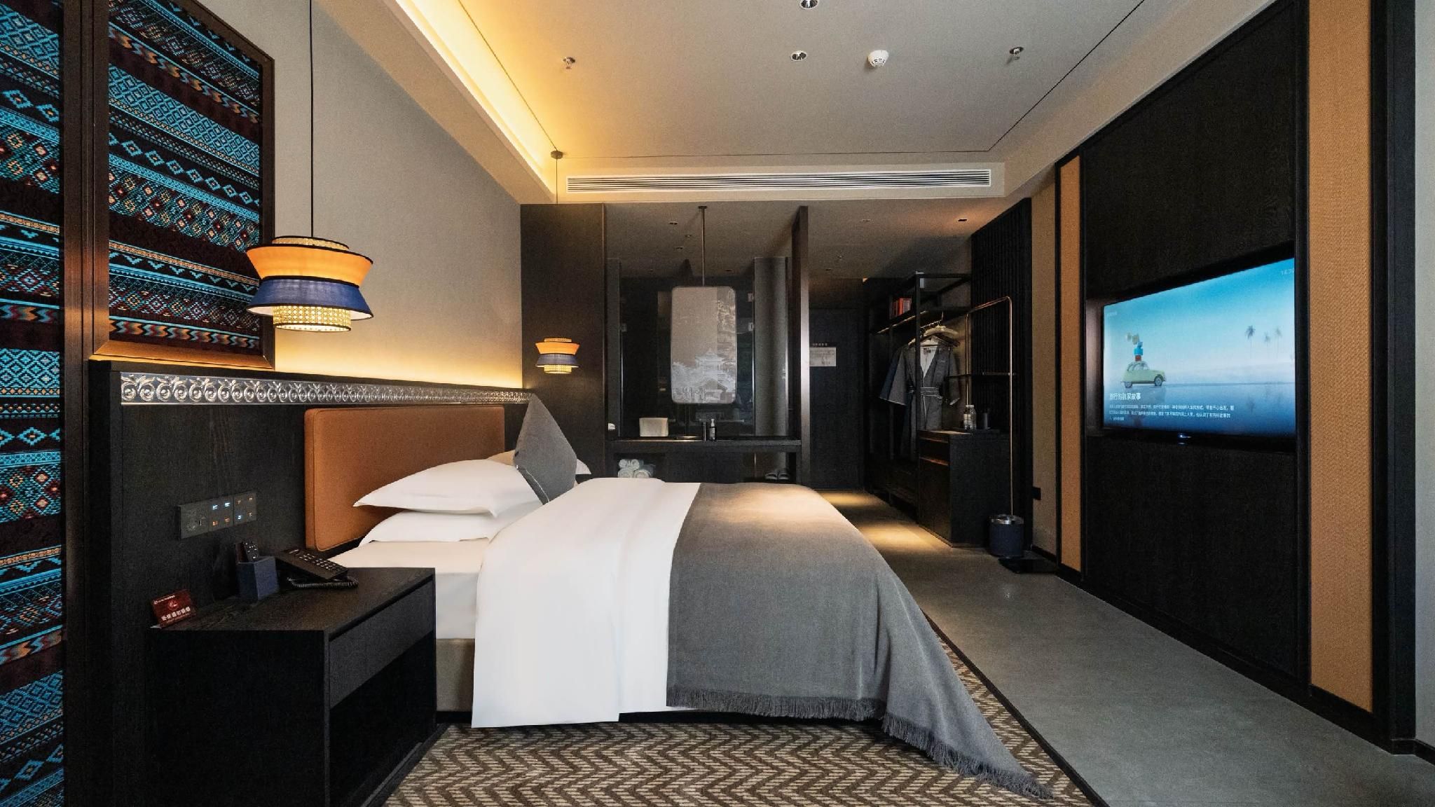Guest House with King Bed