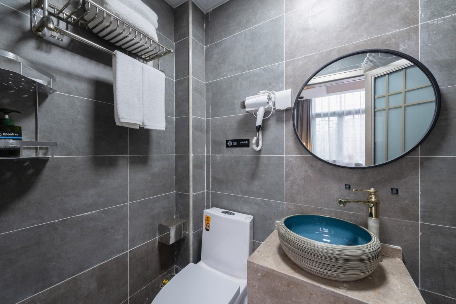 Floral Hotel Furong Town Jiaxin Warm Queen Room 3