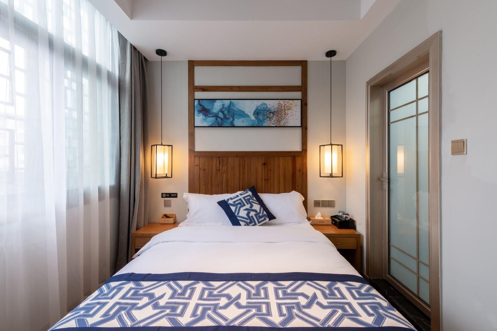 Floral Hotel Furong Town Jiaxin Warm Queen Room 2