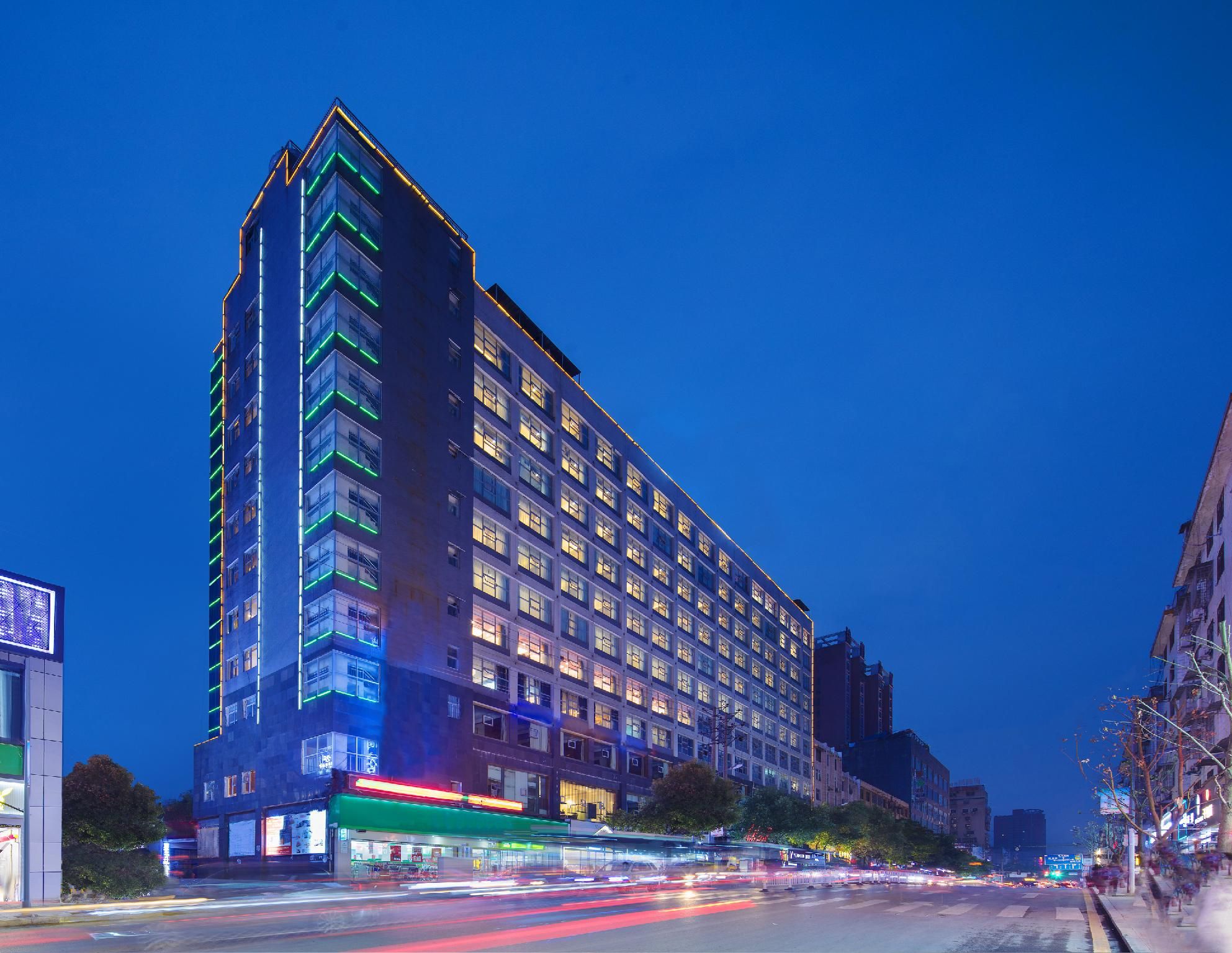 Rezen Hotel Huayuan