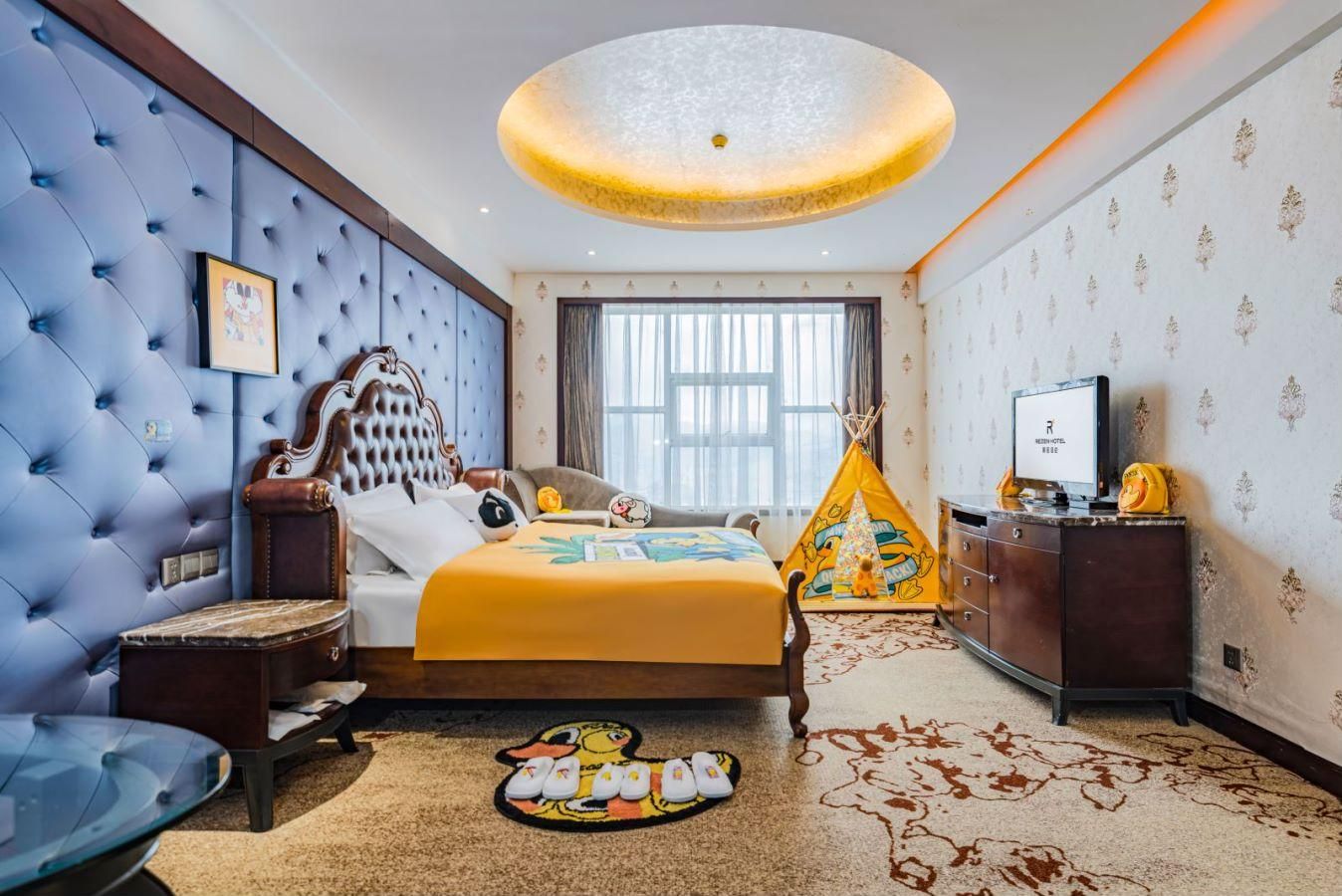 Rezen - Parent Child Suite, Yellow Duck