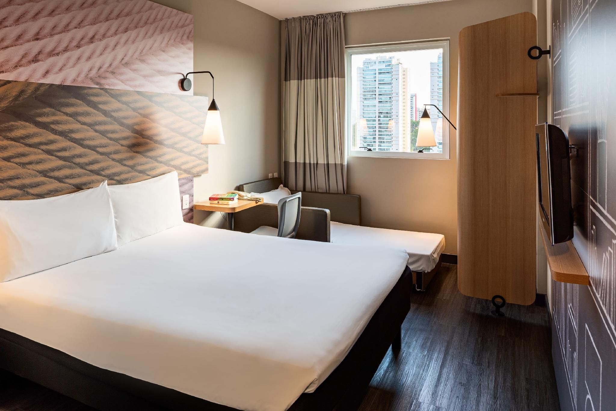 2 Single Beds