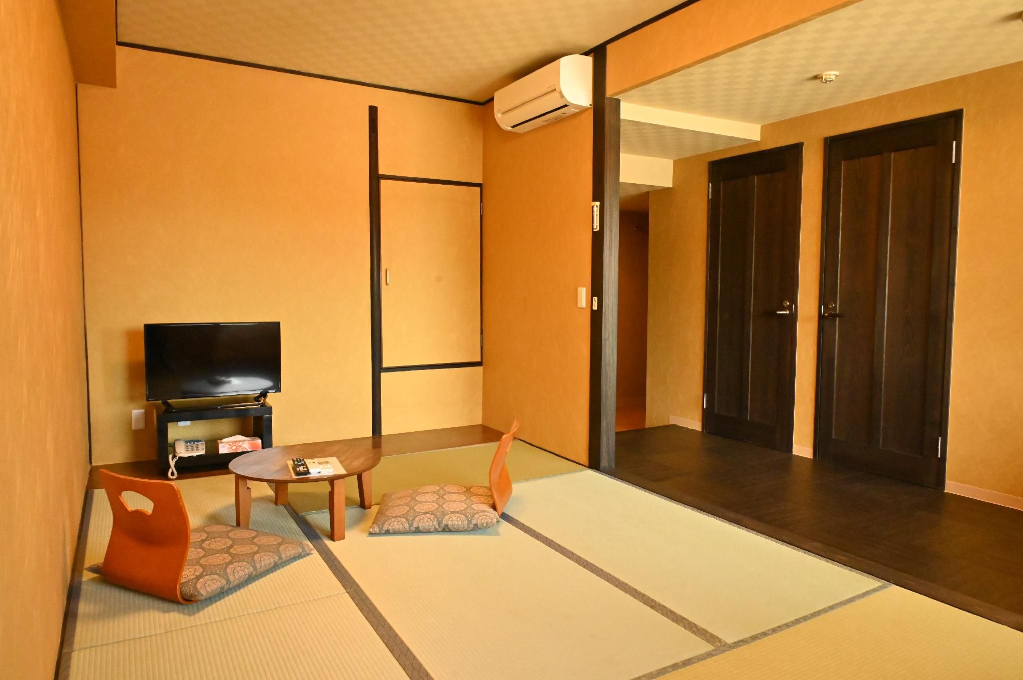 Japanese Style Room with 8 Tatami