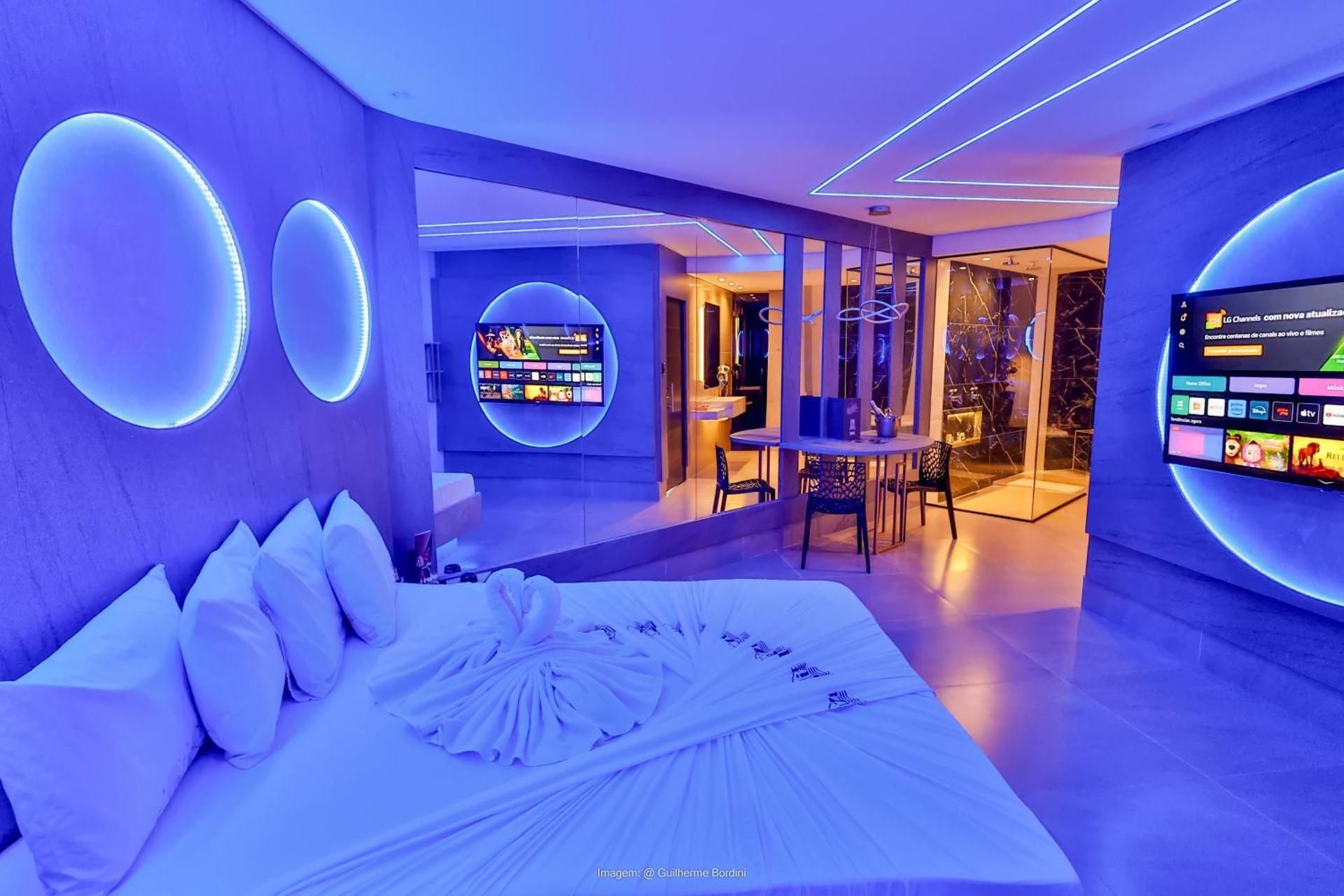 Deluxe Suite with Spa Bath