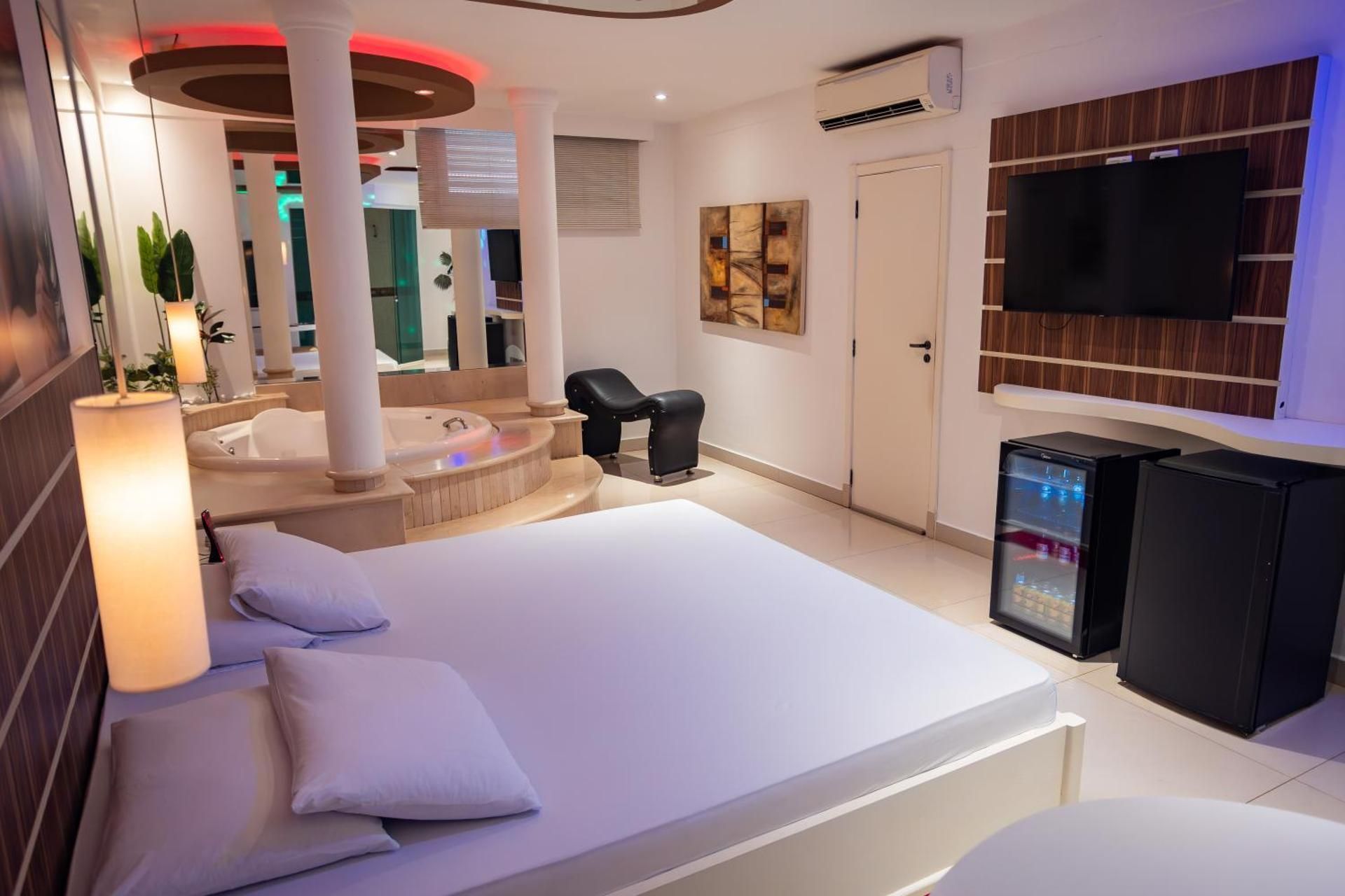 Queen Suite with Spa Bath