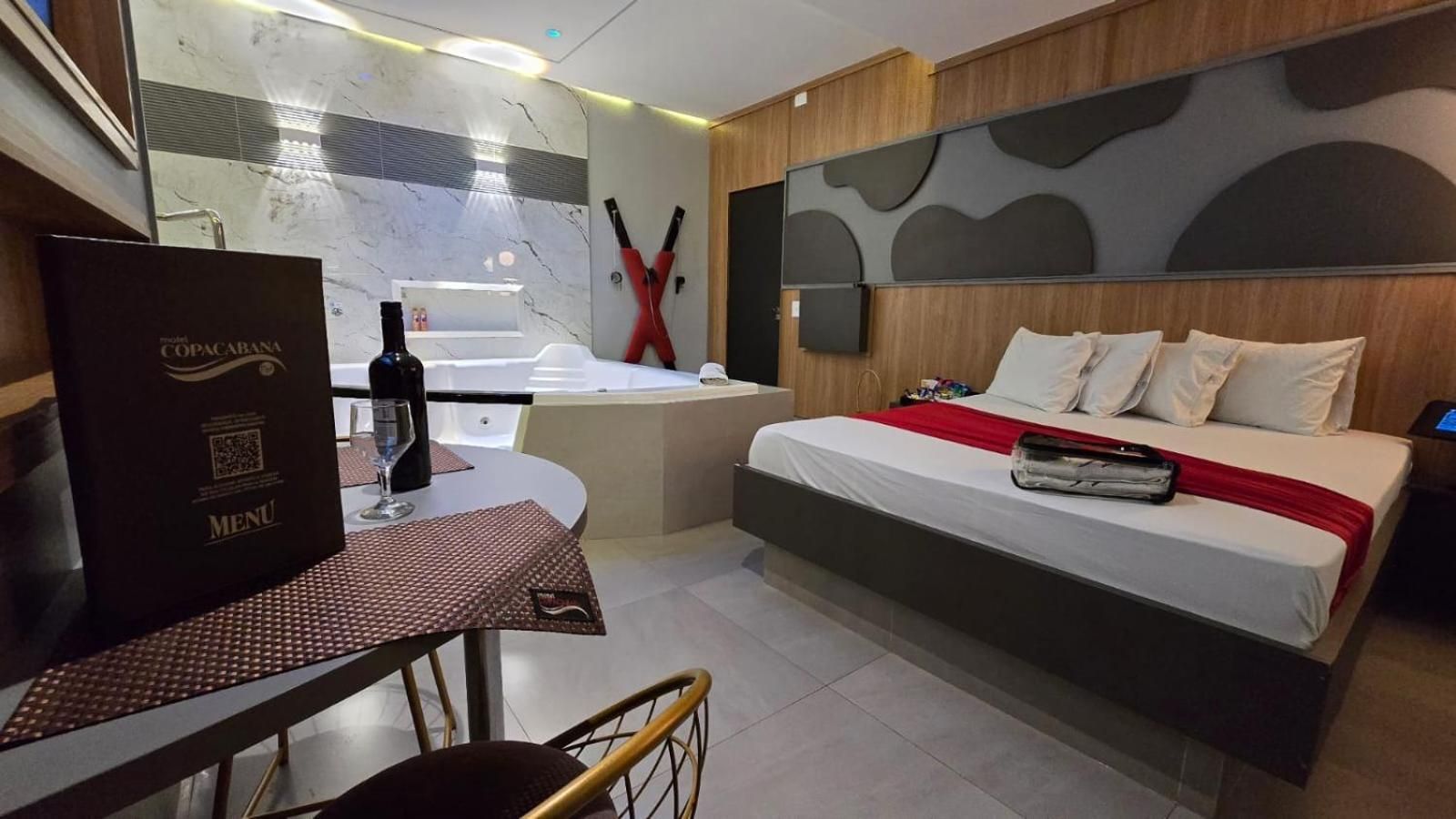 Suite with Hot Tub