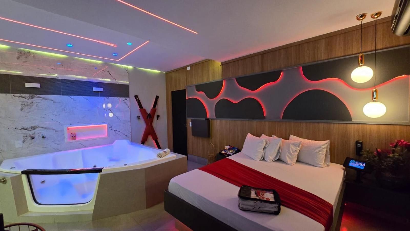 Suite with Hot Tub