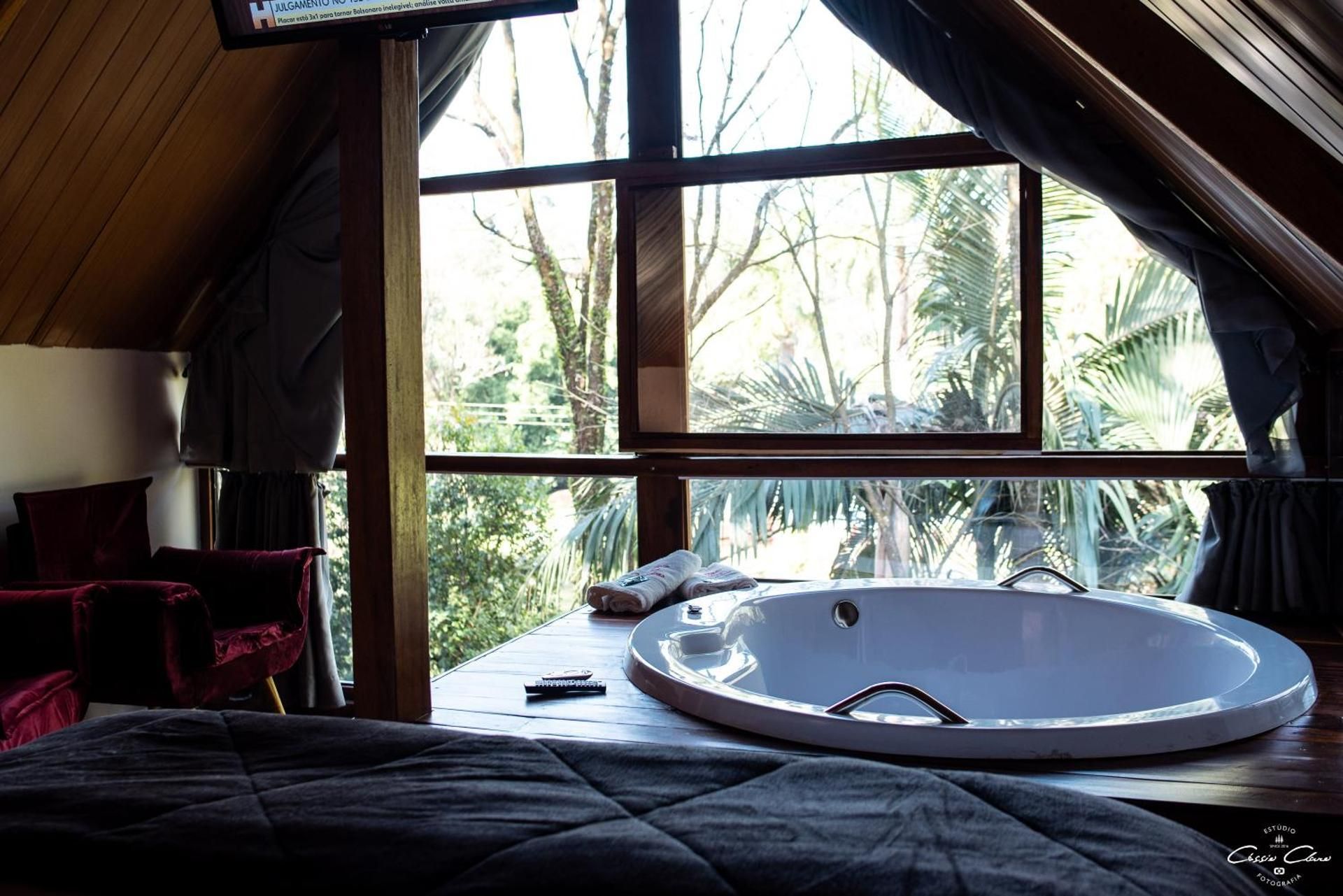 Queen Suite with Spa Bath