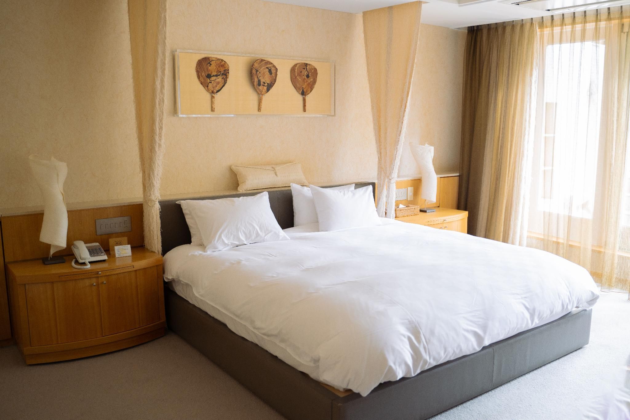 Suite King with Jacuzzi Non-Smoking