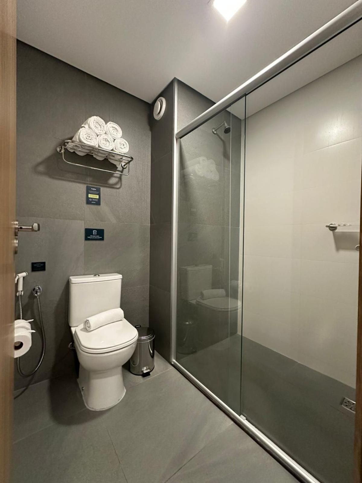 Deluxe One-Bedroom Apartment