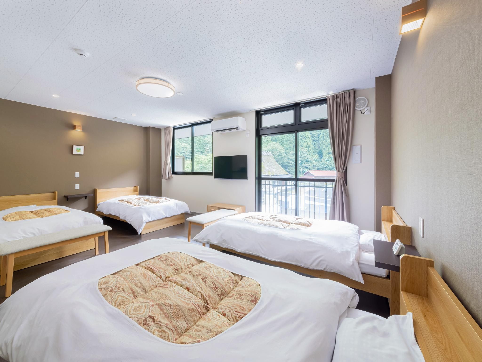 4-Bed Room
