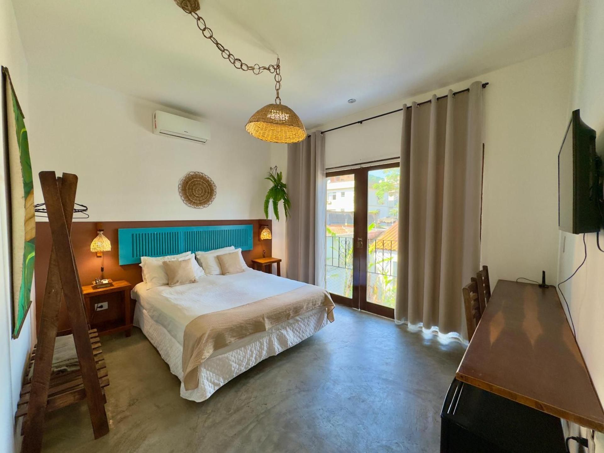 Deluxe Queen Suite