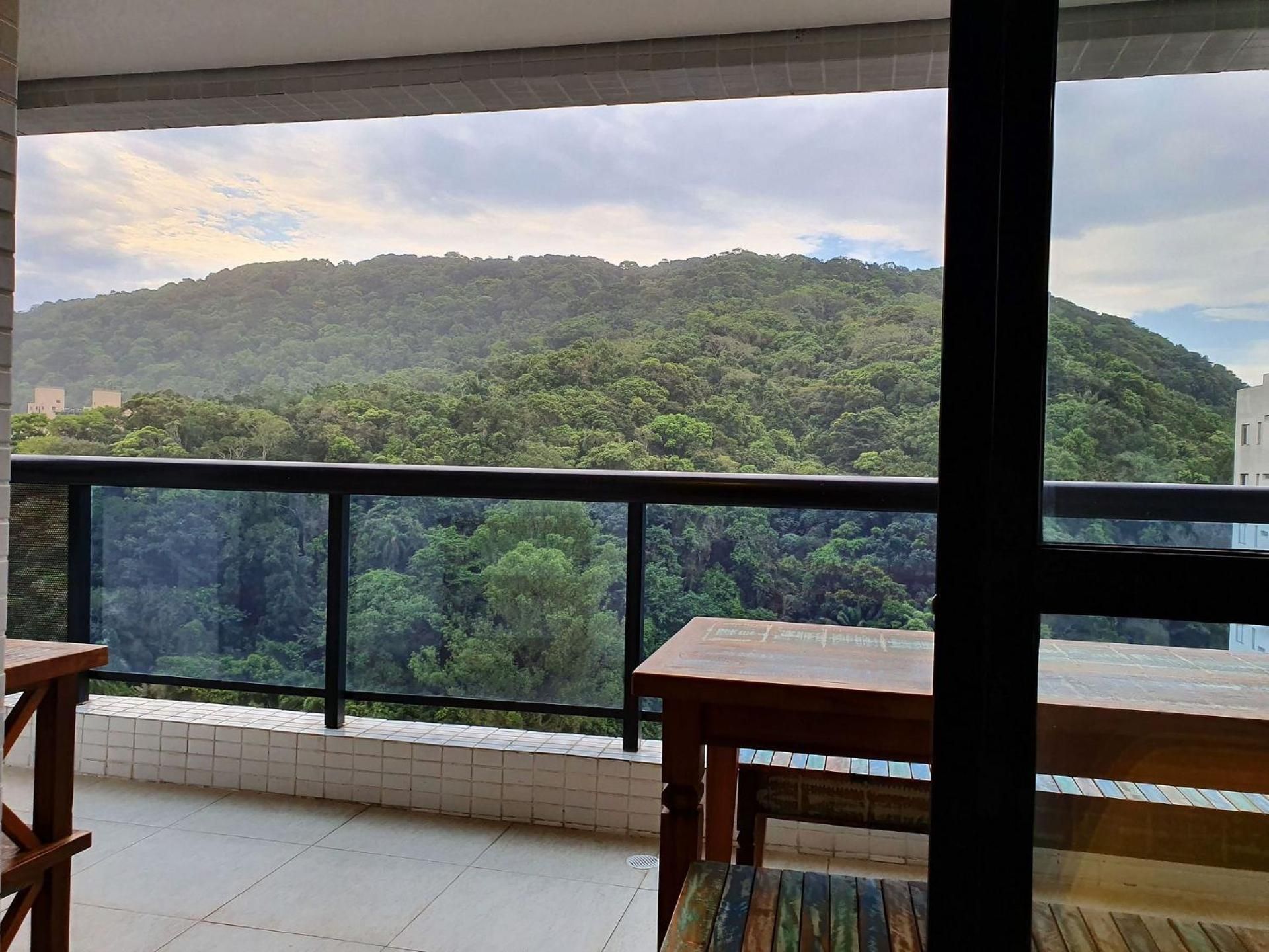 Apartment with Mountain View