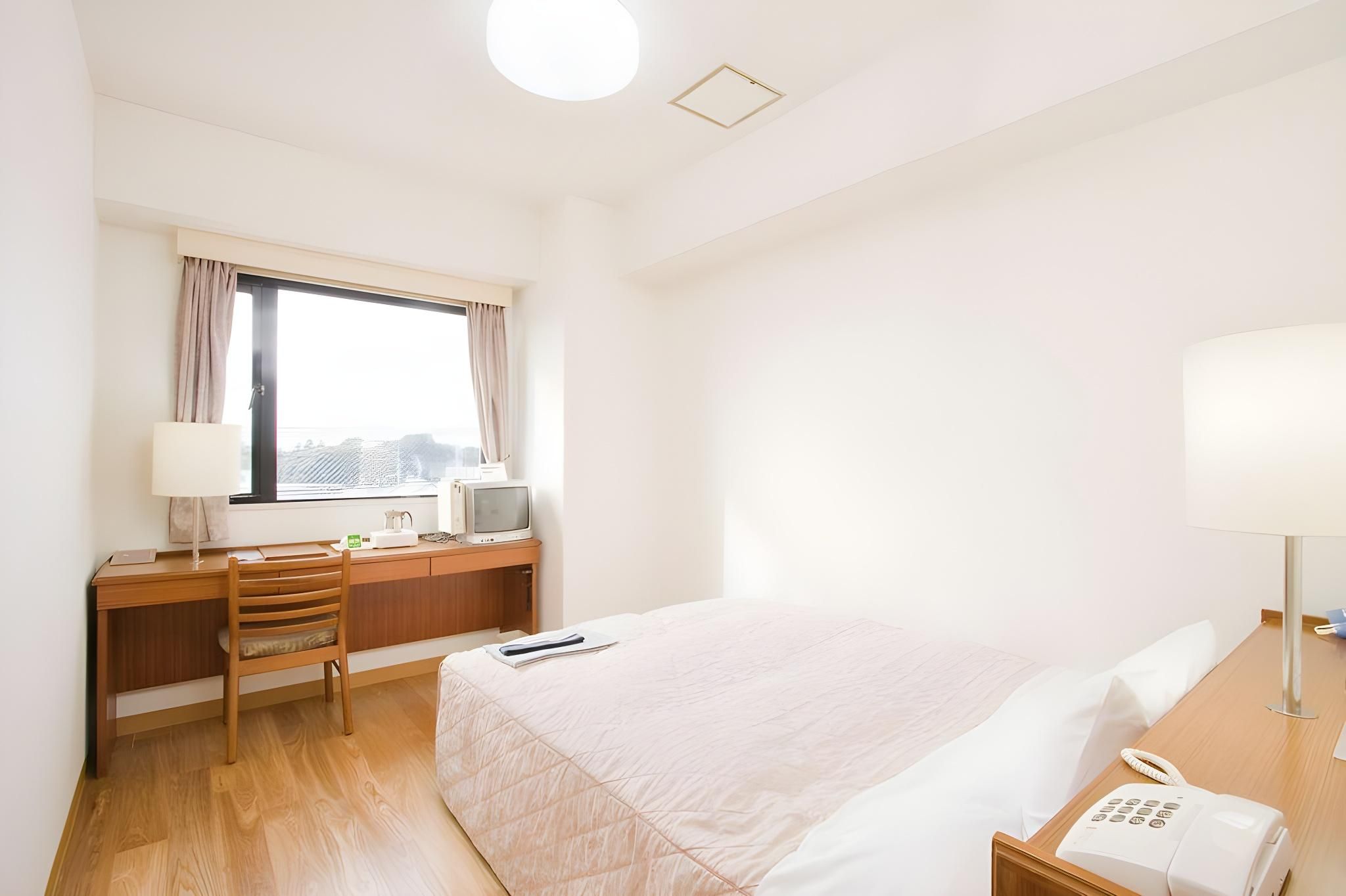 Smoking single room, size 14 square meters, width 120 centimeters