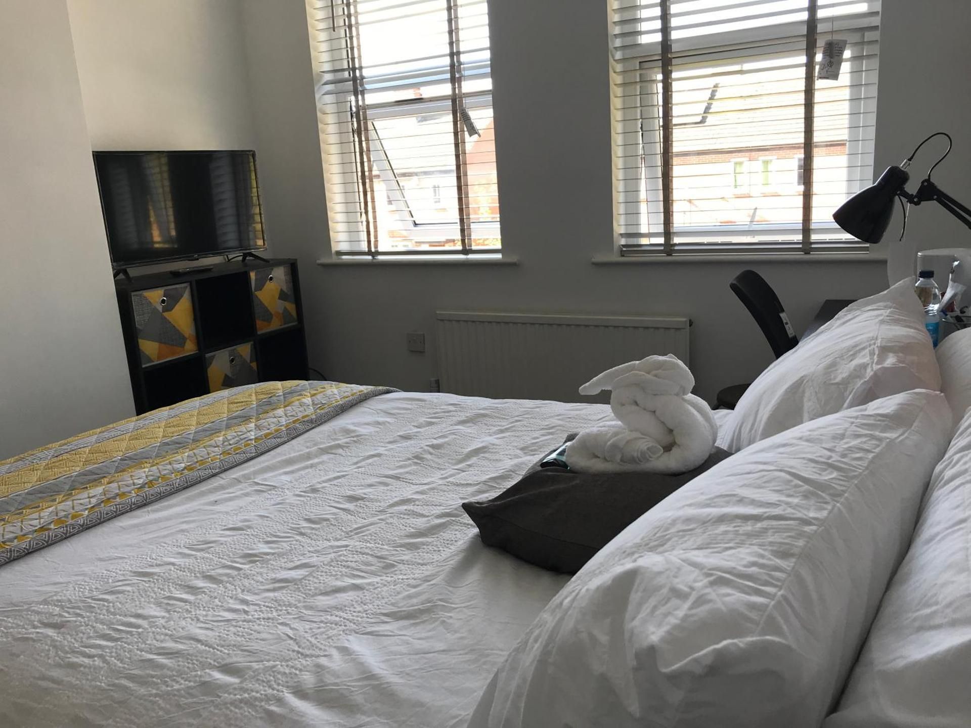 Cinderhouse Highbury Vale Large Double Room 2
