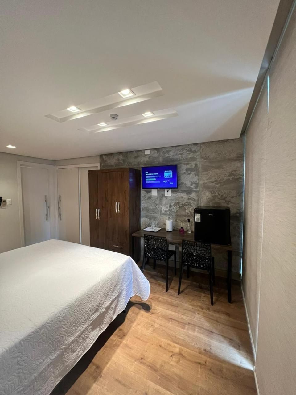 Queen Suite with Pool View