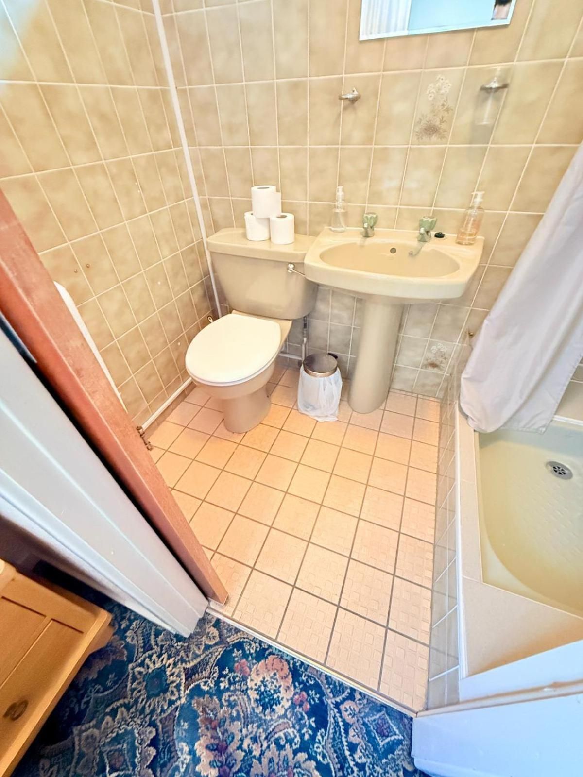 Single Room with Shared Shower and Toilet