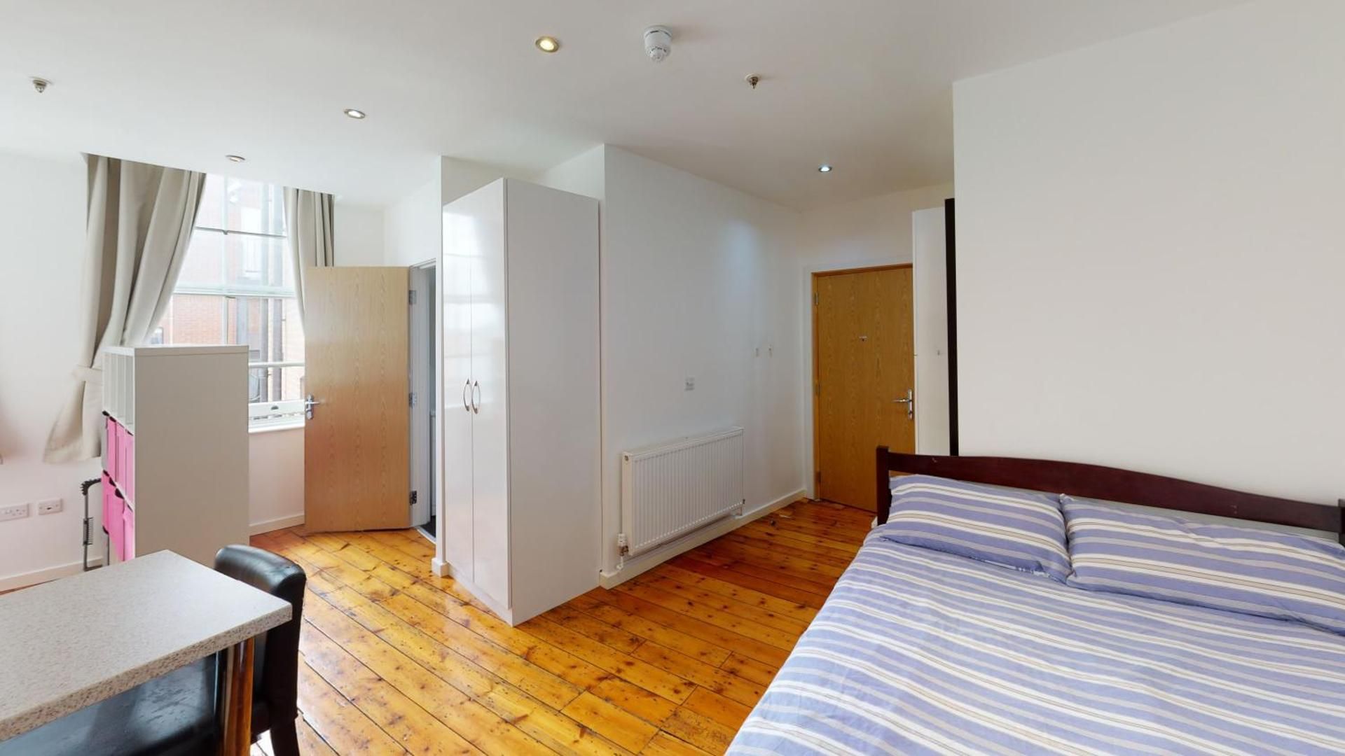 Quieter Studios Centre of Nottingham One-Bedroom Apartment 2
