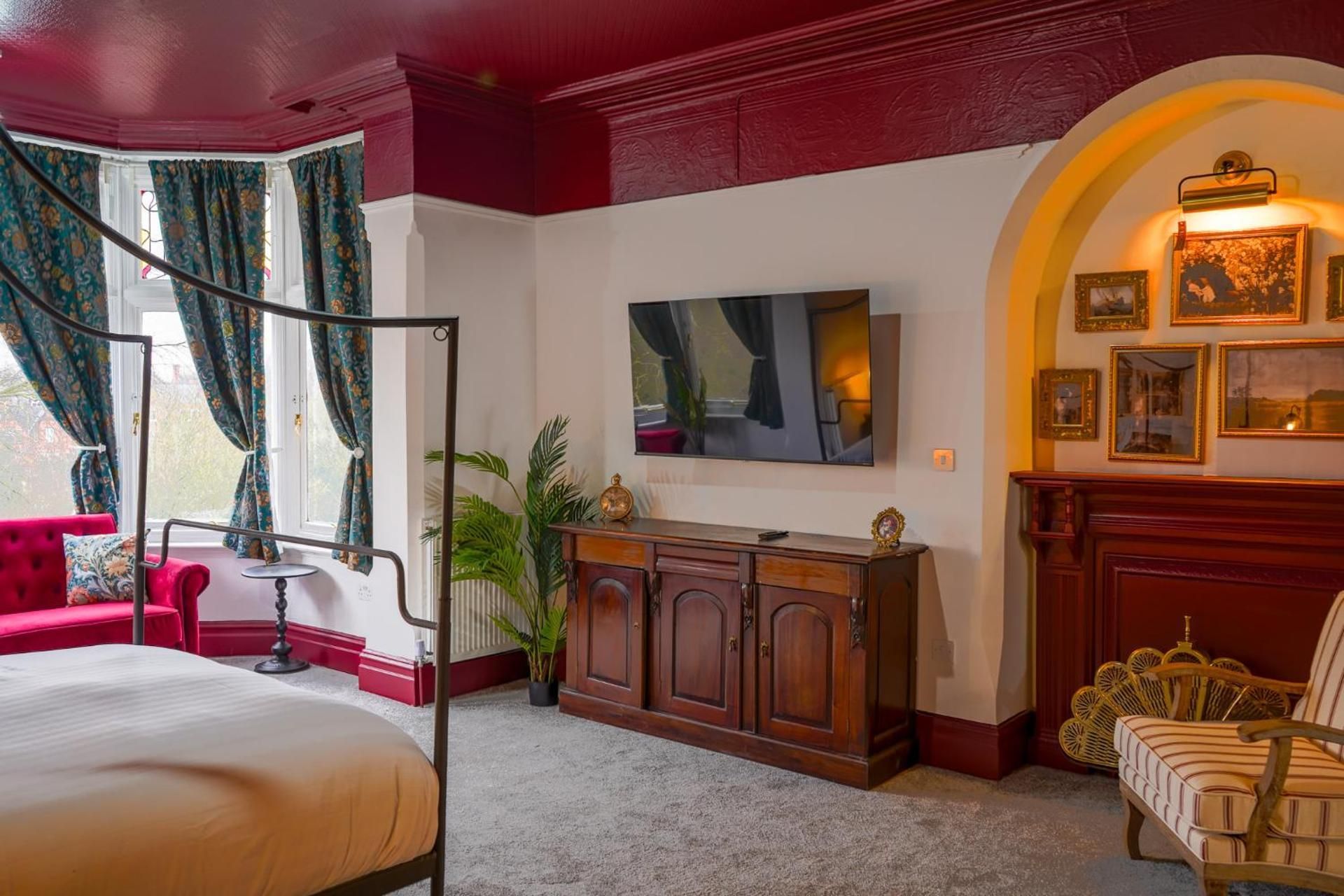 Three-Bedroom Superior Apartment