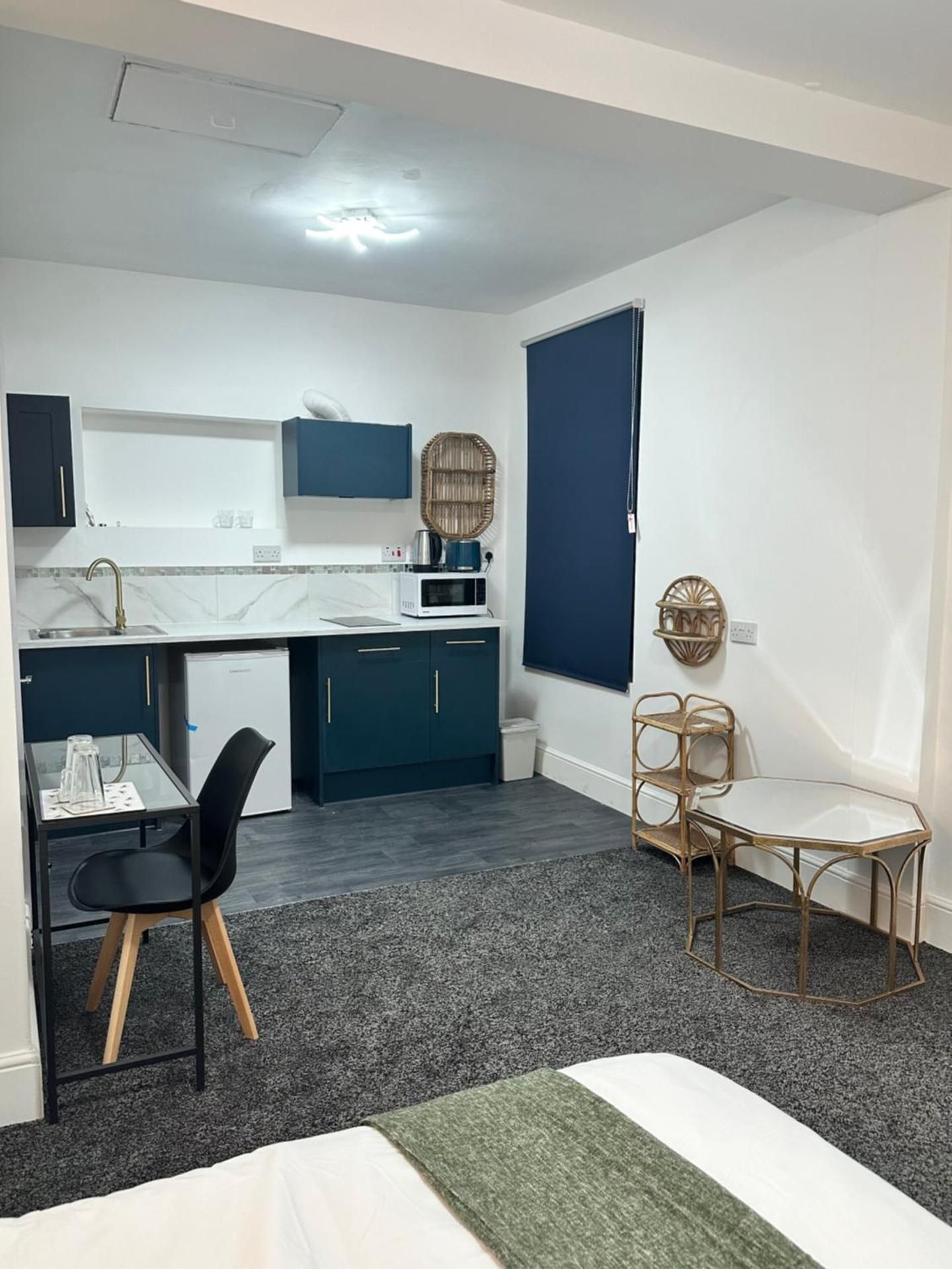 Room 9 NG3 2AZ
