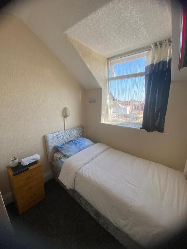 Crosby Hotel Single Room With Private Bathroom 2