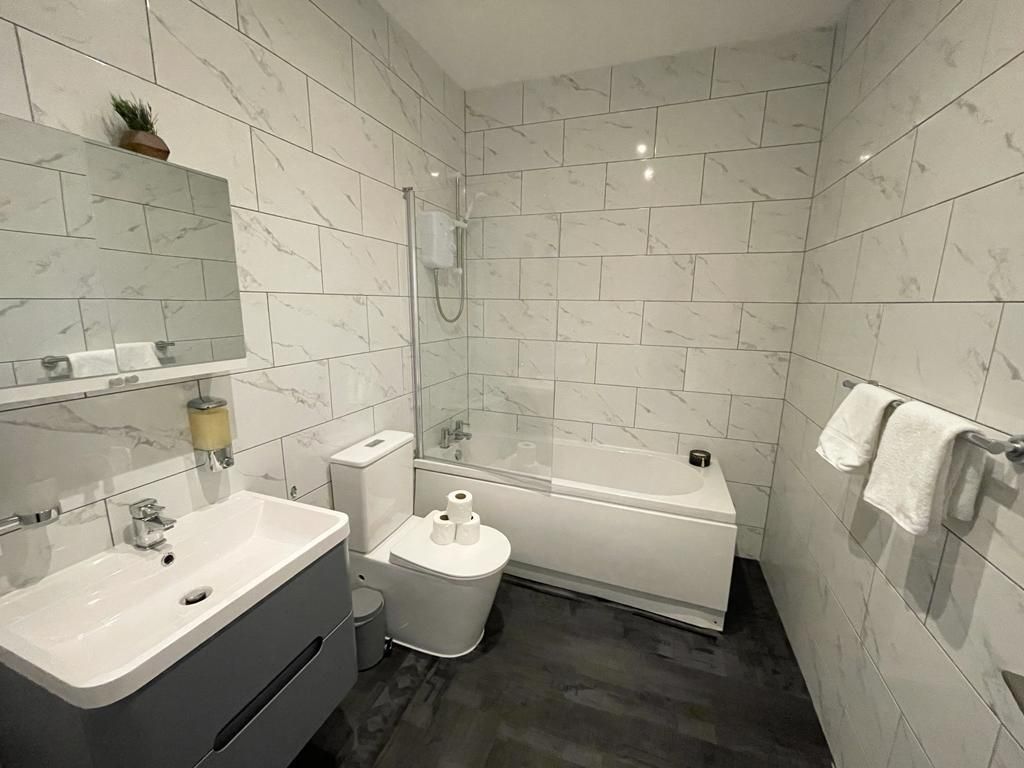Apartment-Comfort-Private Bathroom-South Pier Apartment 3