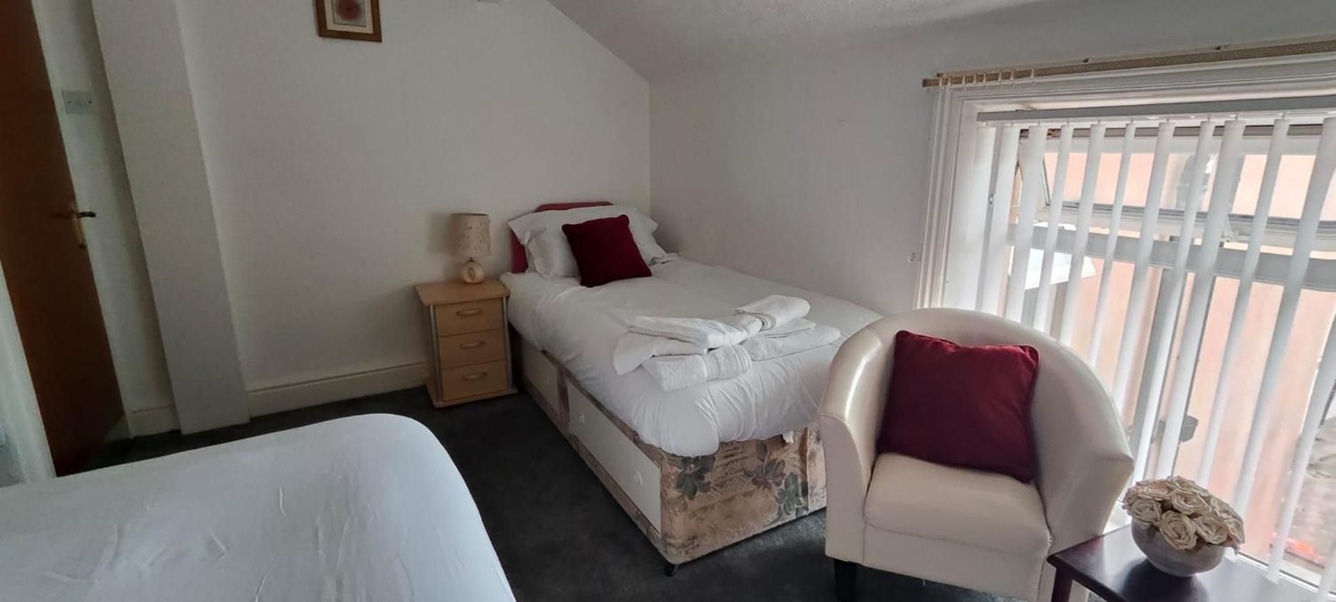 Lawnswood Holiday Apartments One-Bedroom Apartment