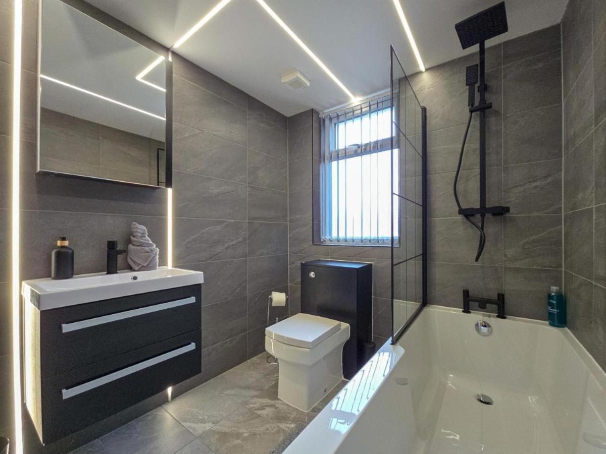 Four-Bedroom Deluxe Apartment