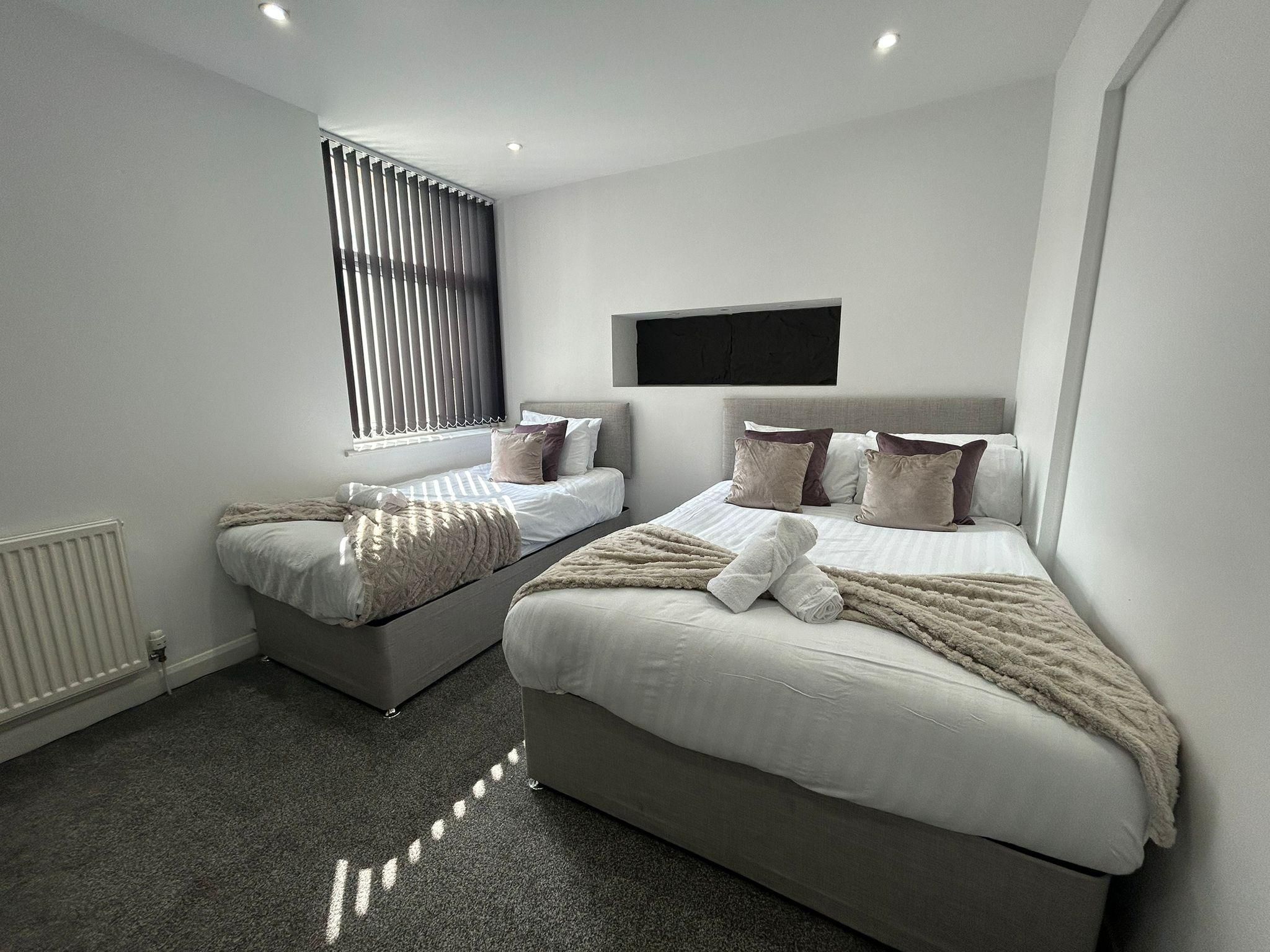 Ground Floor-Pet Friendly-Luxury-Apartment-Private Bathroom-Garden view