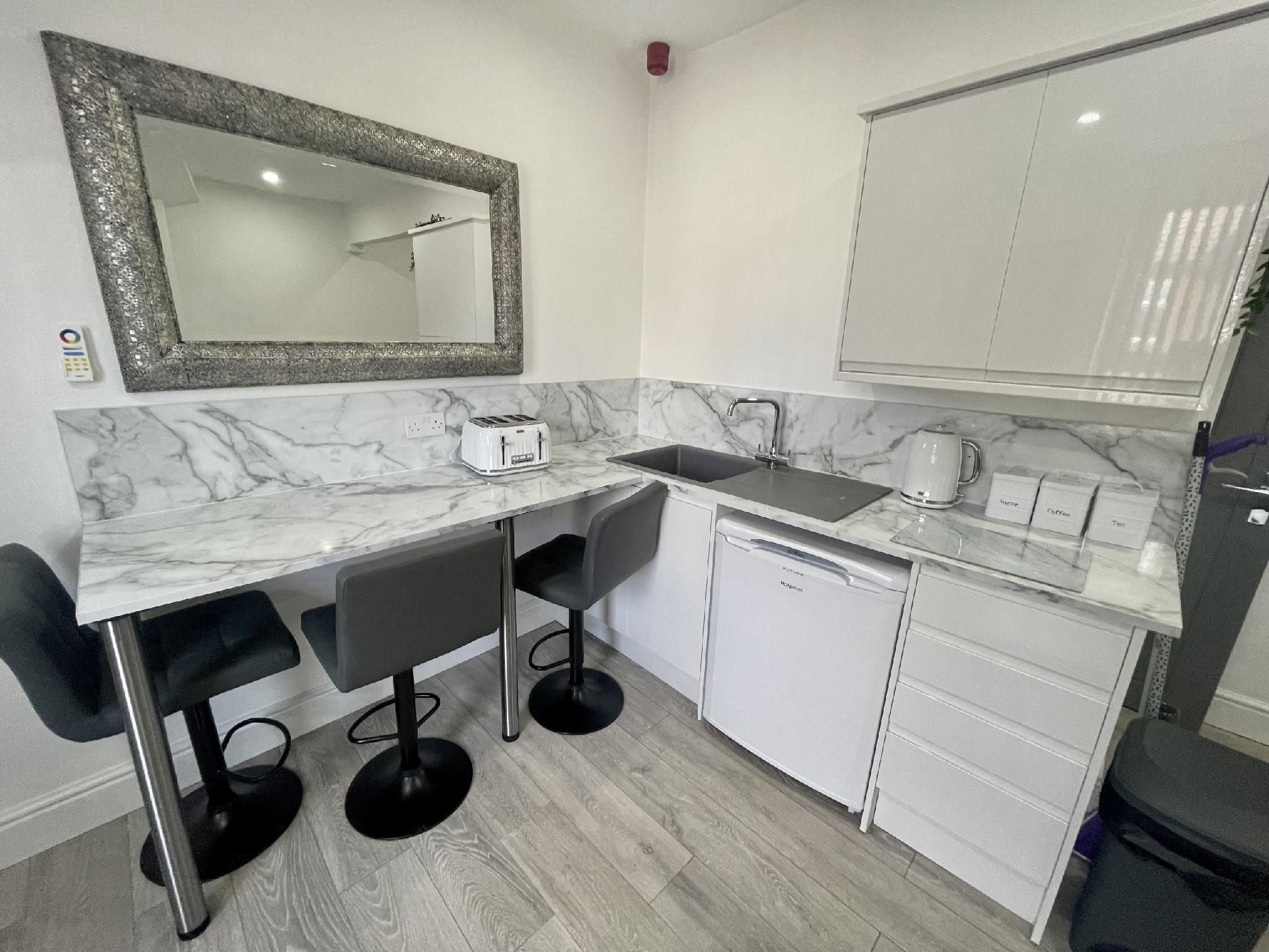 Superior-Suite-Private Bathroom-Spa Bath