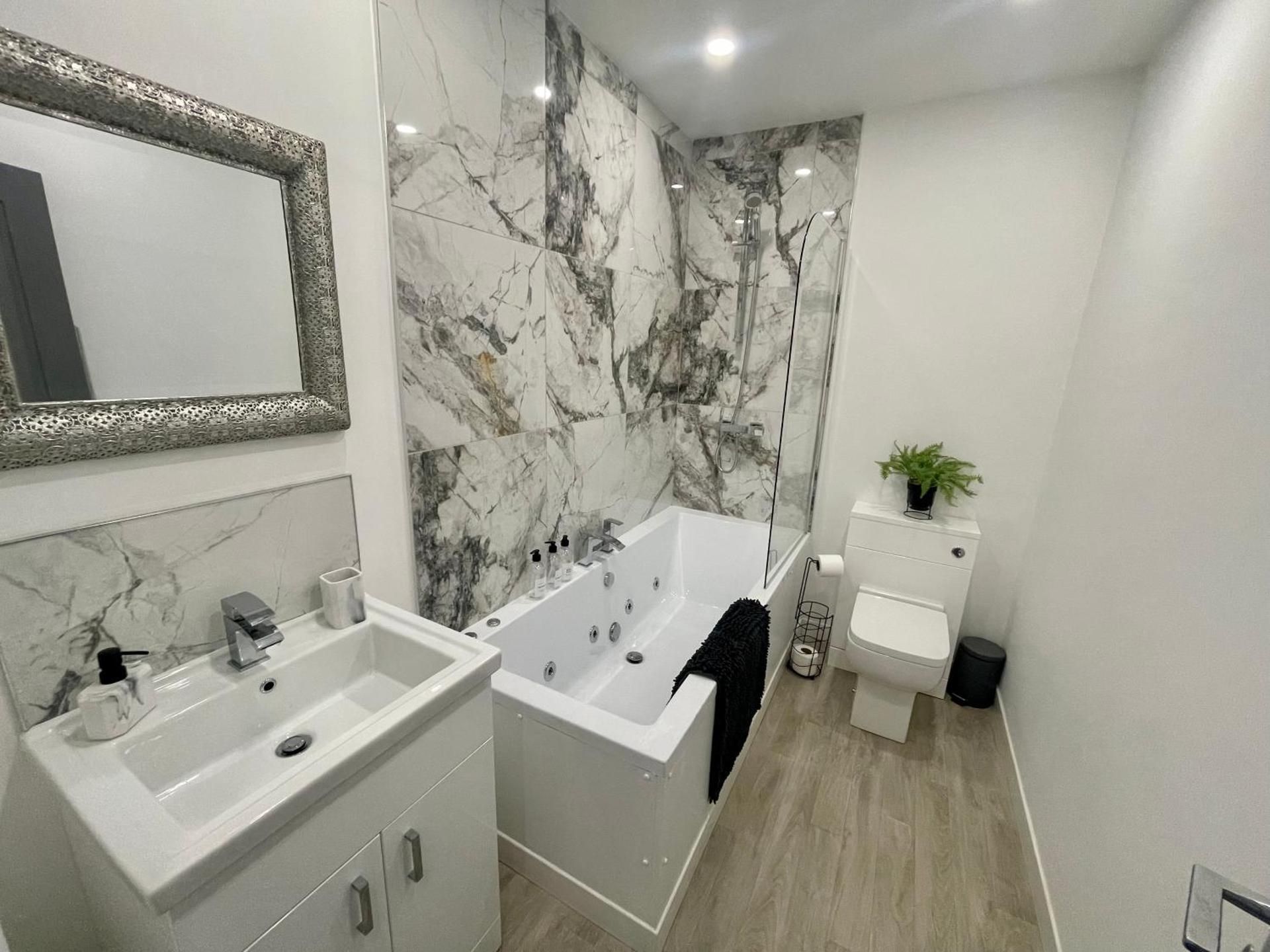 delux suite with spa bath and hot tub garden